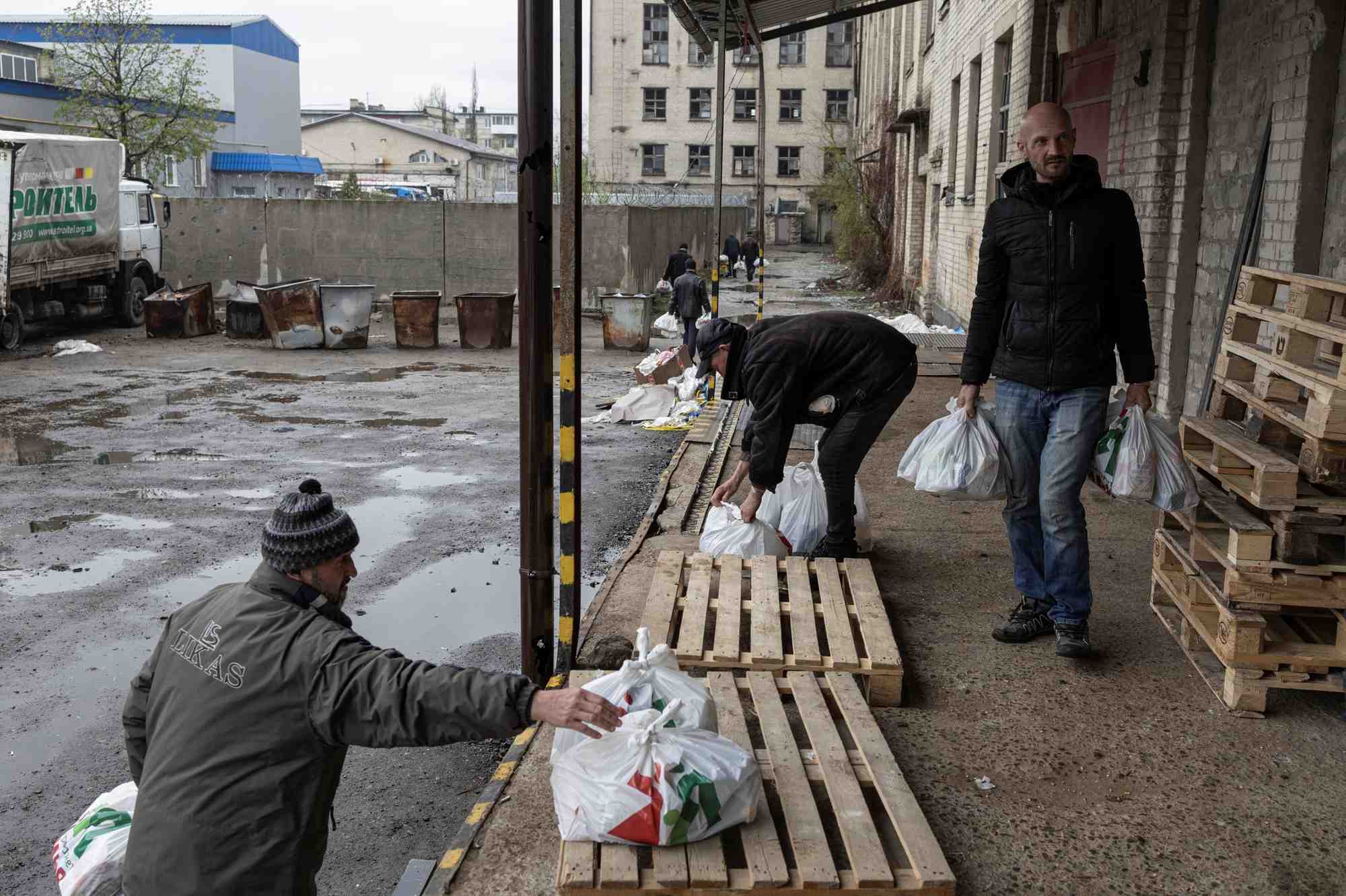 L'ukraine dit resister a sievierodonetsk, ultimatum russe