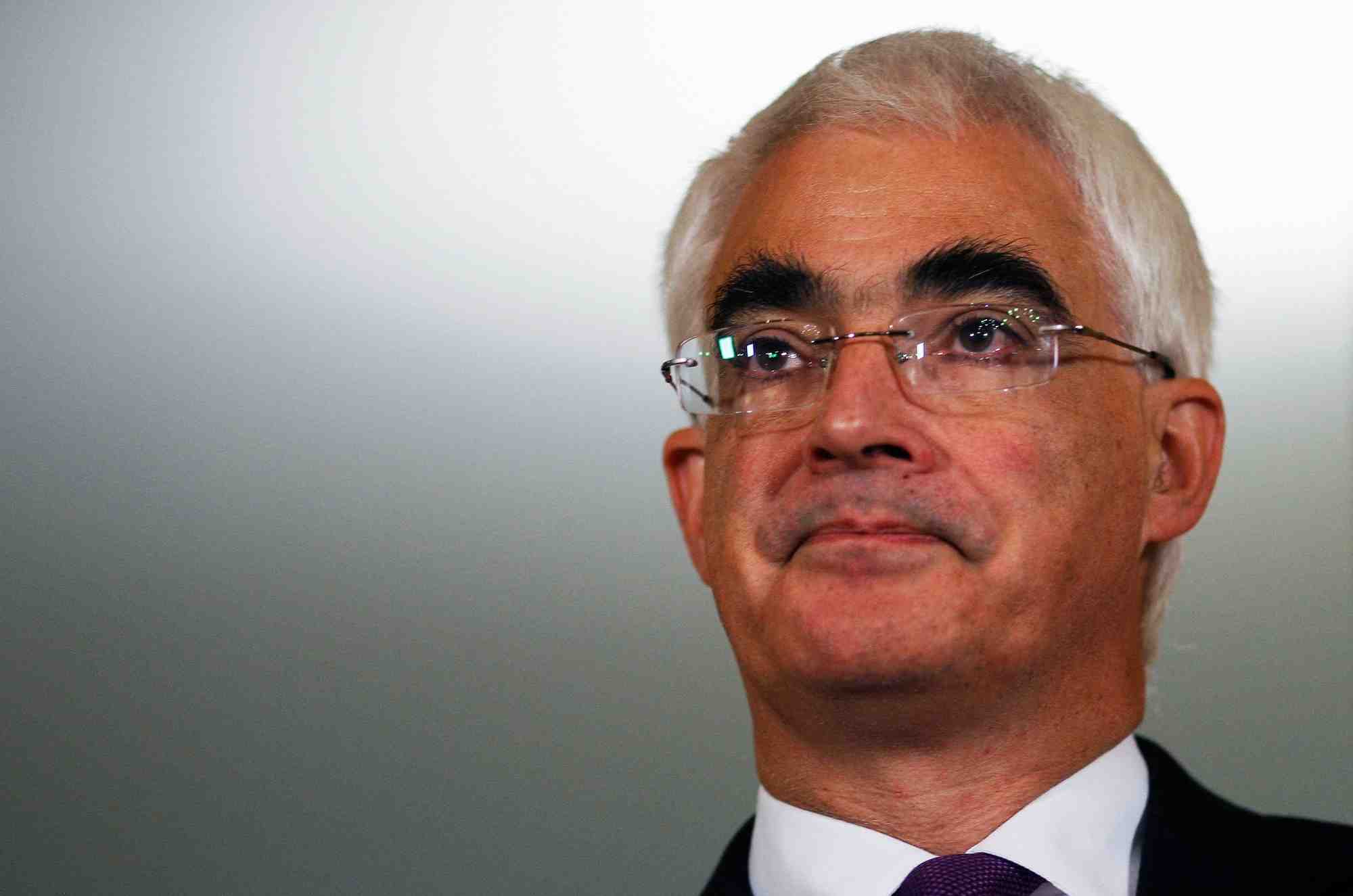 Alistair darling lors d'une conference de presse le 8 octobre 200 a londres
