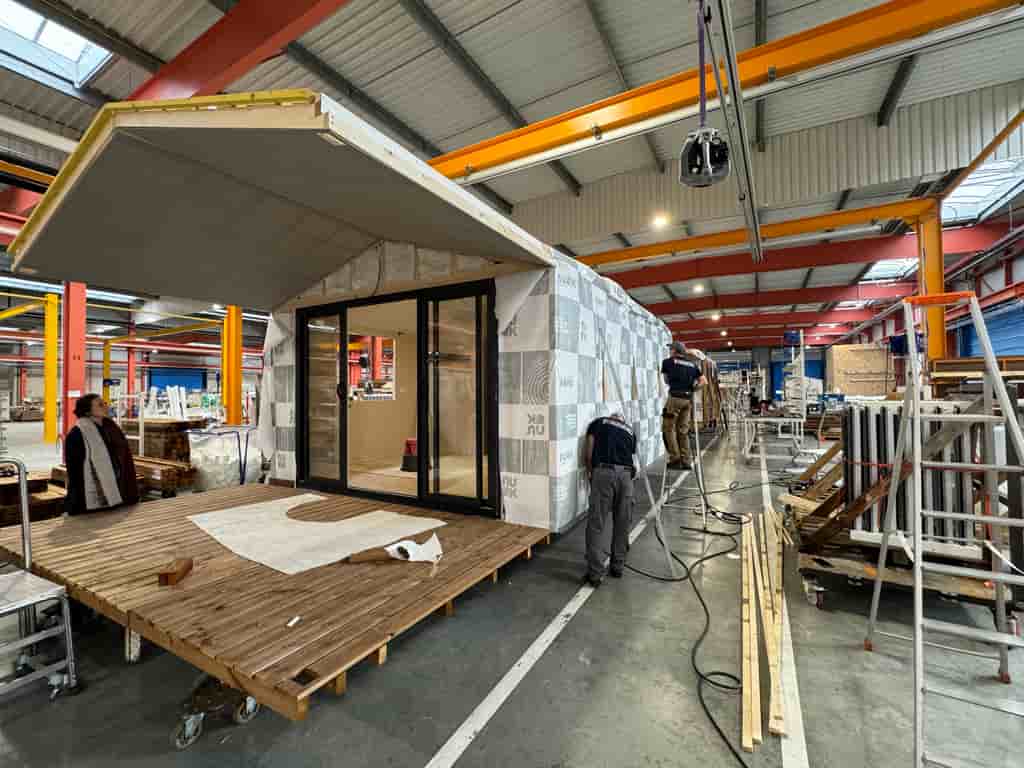 Localisé à Venansault (Vendée), le constructeur de Mobil-homes Rideau a construit un nouveau site de production où il envisage de produire 6.000 unités par an à partir de 2025, contre 4.500 aujourd’hui.