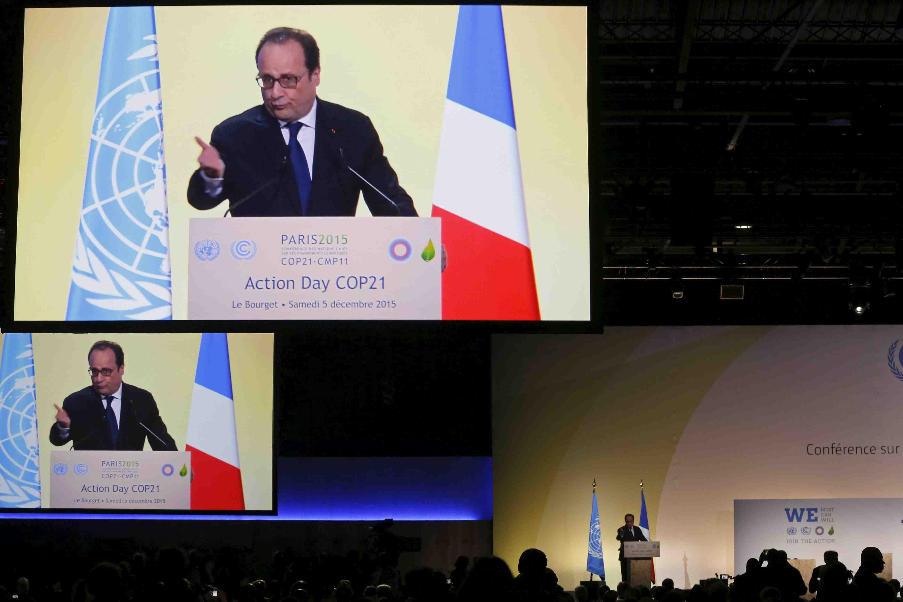 Francois hollande salue le projet d'accord a la cop21