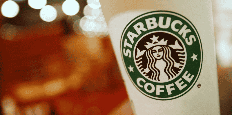 Starbucks, pour qui la Chine est le second marché mondial, a fermé la moitié de ses 4.000 points de vente dans le pays.