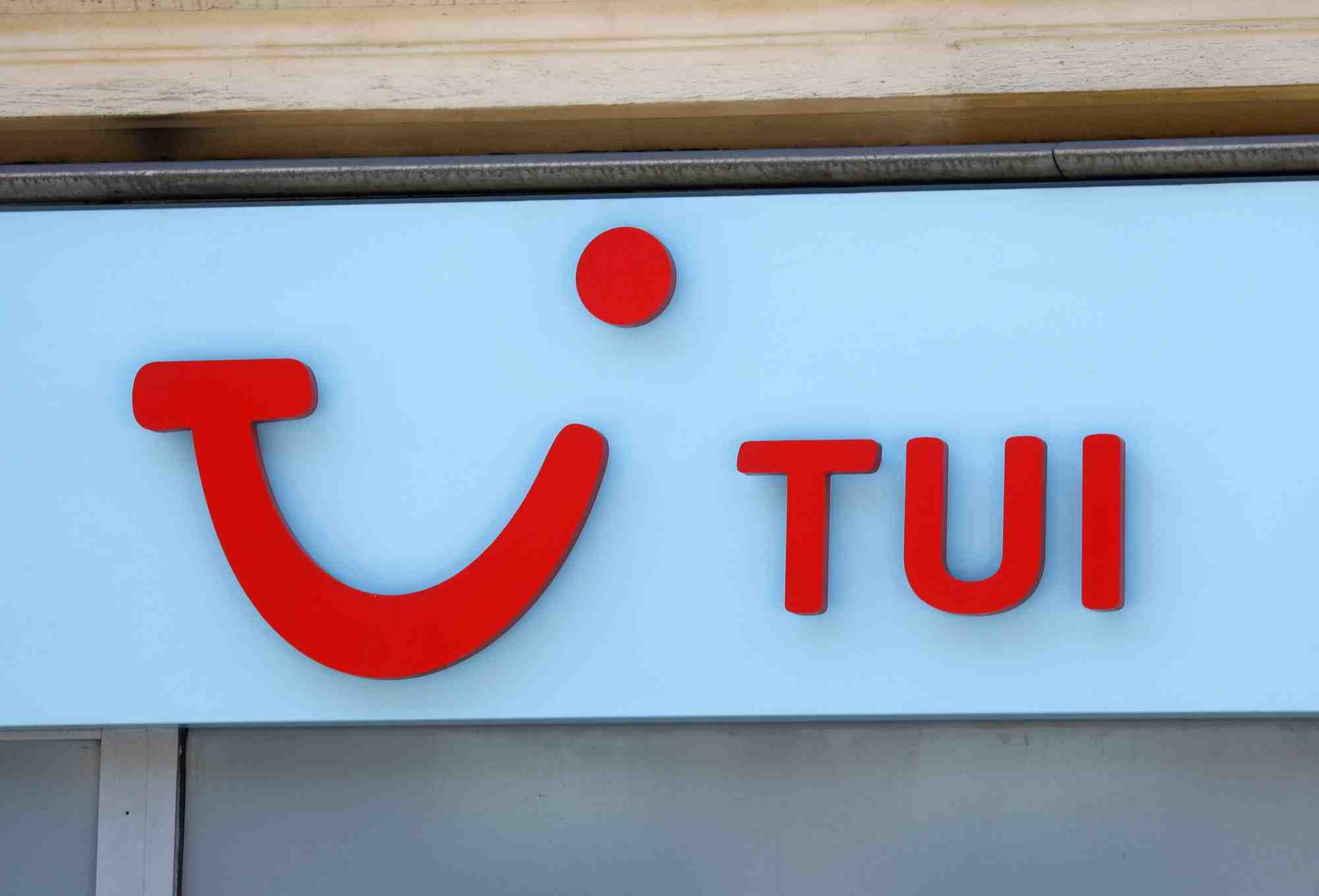 Photo du logo de tui, le premier voyagiste europeen