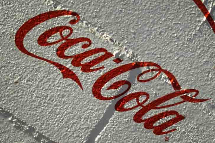 Coca prevoit de vendre deux boissons energisantes sous sa marque
