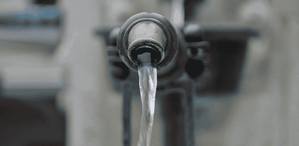 Les réseaux de distribution des opérateurs en charge de la fourniture d’eau sont, à certains endroits, particulièrement inefficaces.