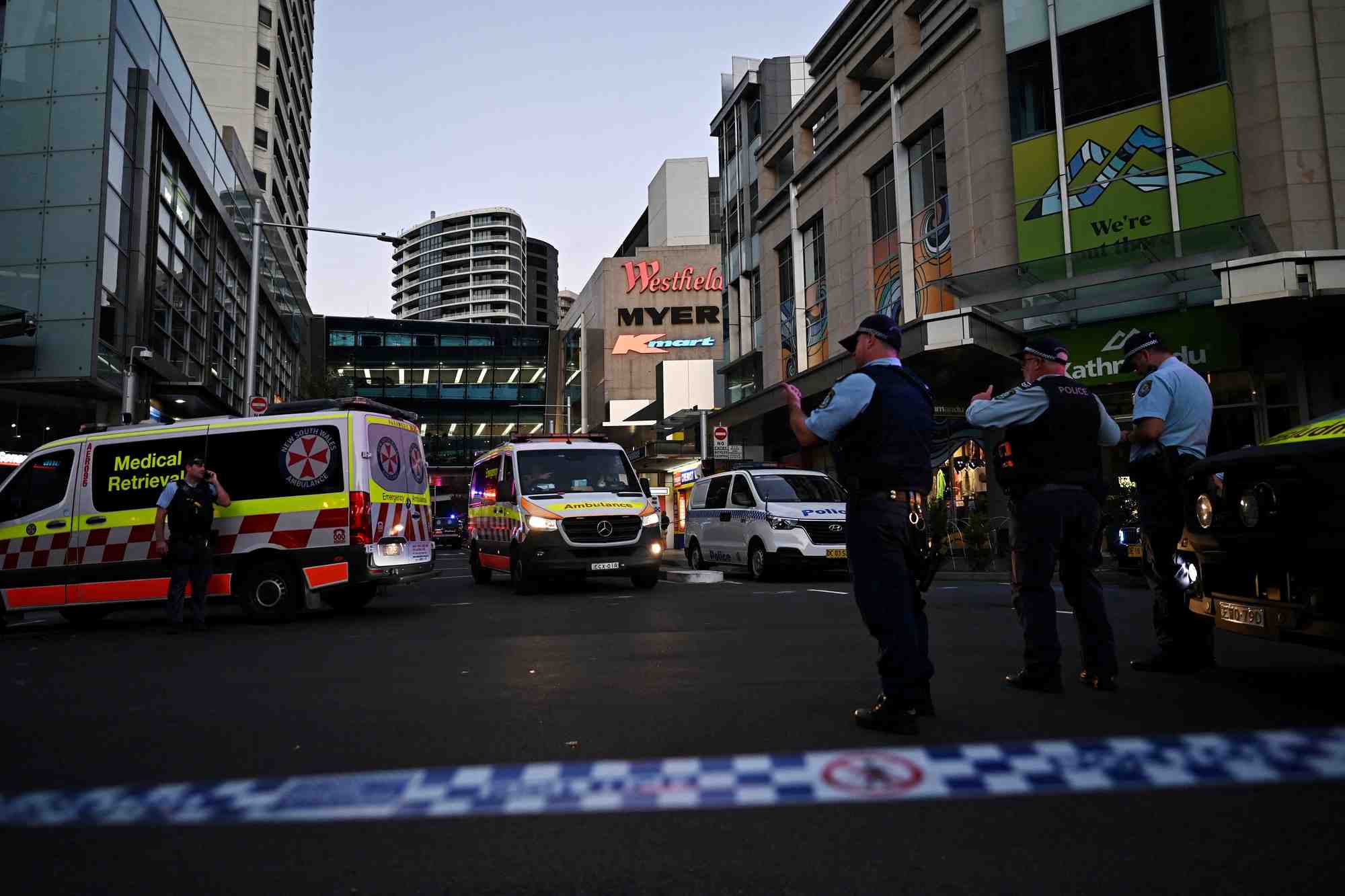Suites d'une attaque au couteau a l'interieur d'un centre commercial a sydney