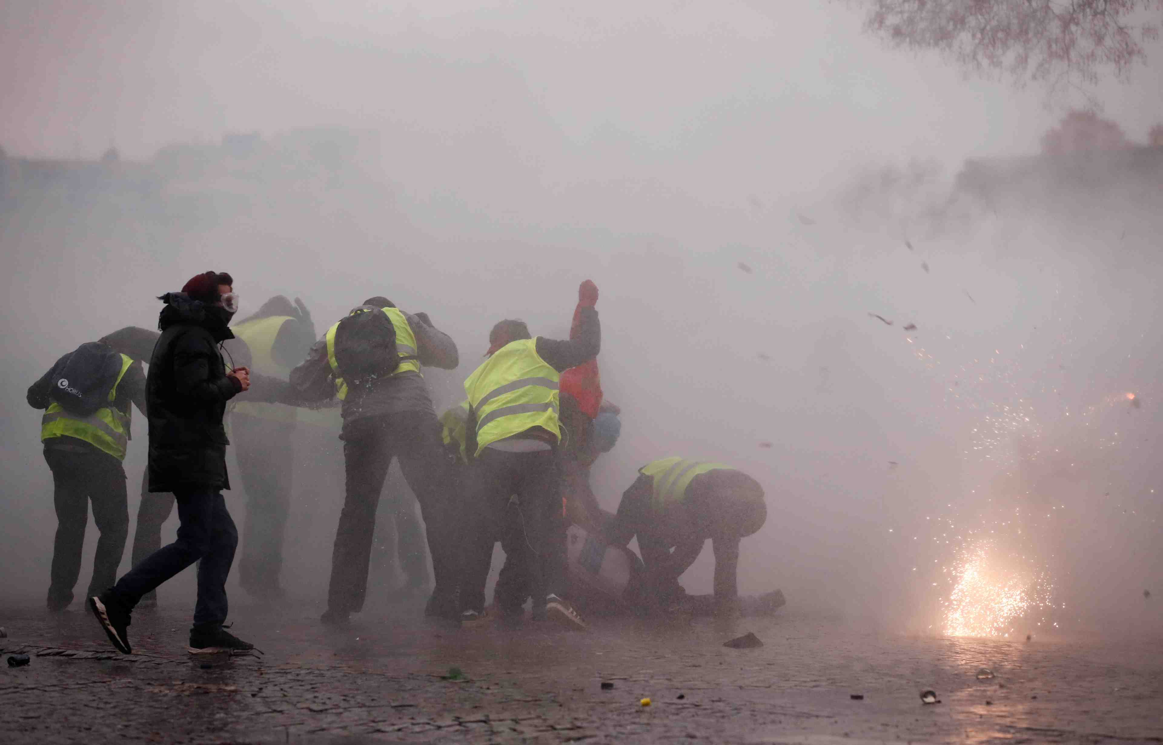 Violences de "gilets jaunes" sur des journalistes