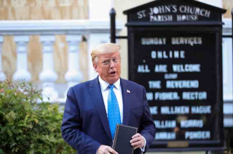 Twitter desactive une video de trump apres une plainte relative aux droits d'auteur