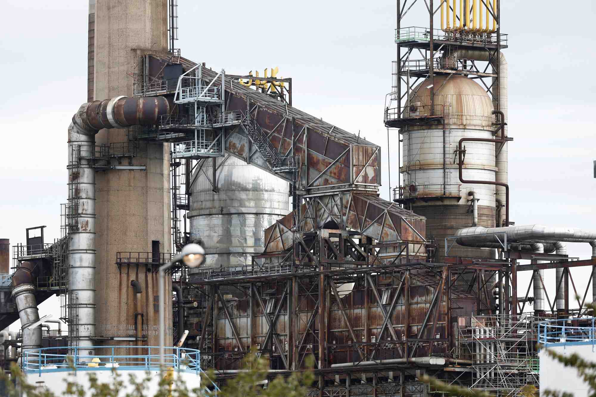 La raffinerie de petrole exxonmobil a port-jerome-sur-seine