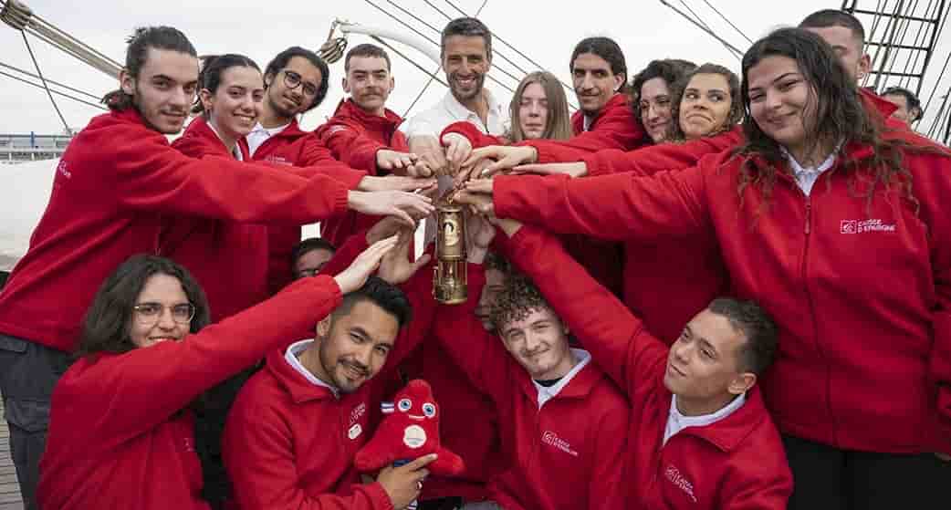 Il y a un an, quinze jeunes prenaient la mer à bord du Belem d'Athène à Marseille afin d'y porter la flamme olympique.