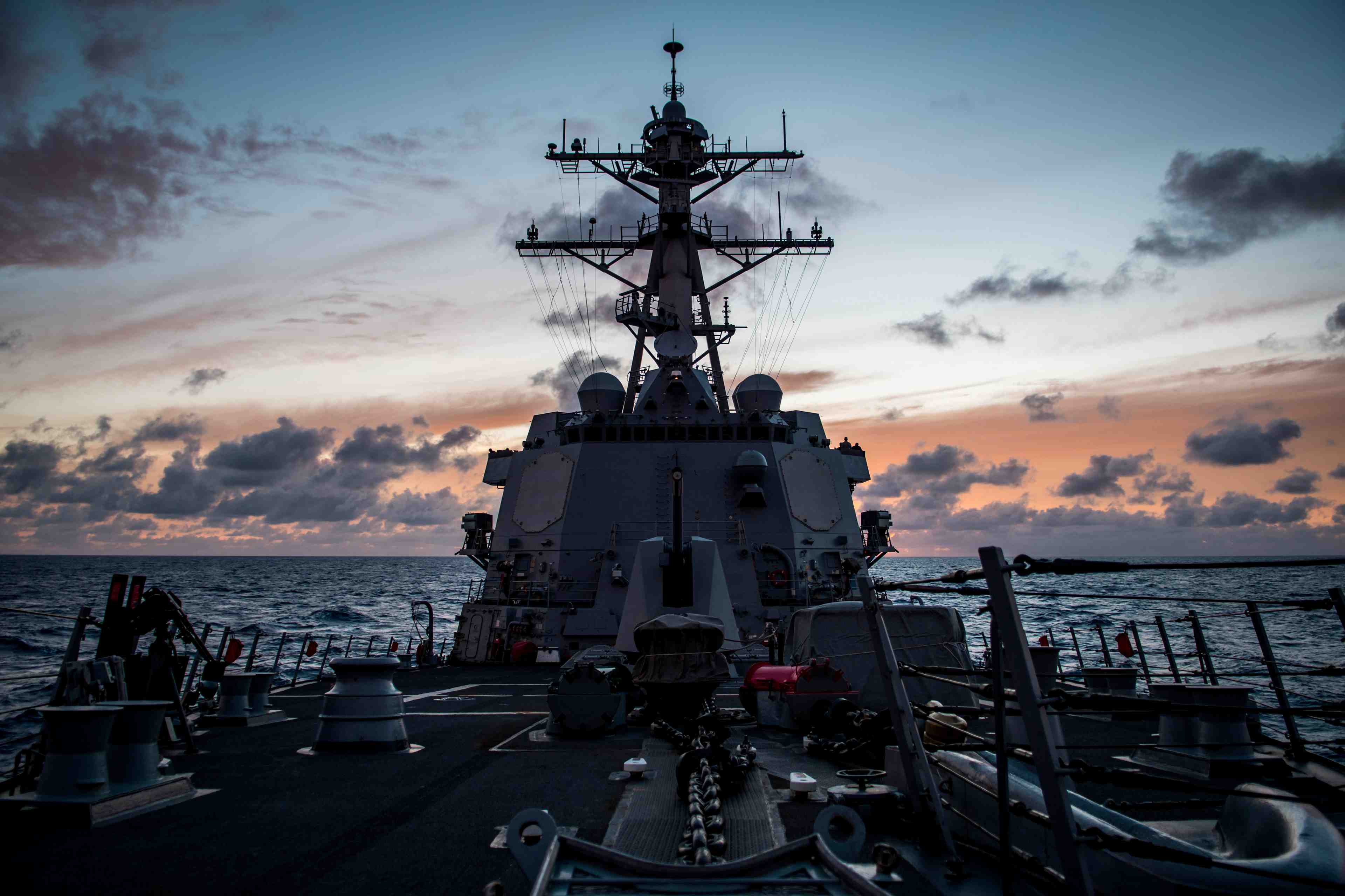 Des navires de guerre us et canadien ont traverse le detroit de taiwan