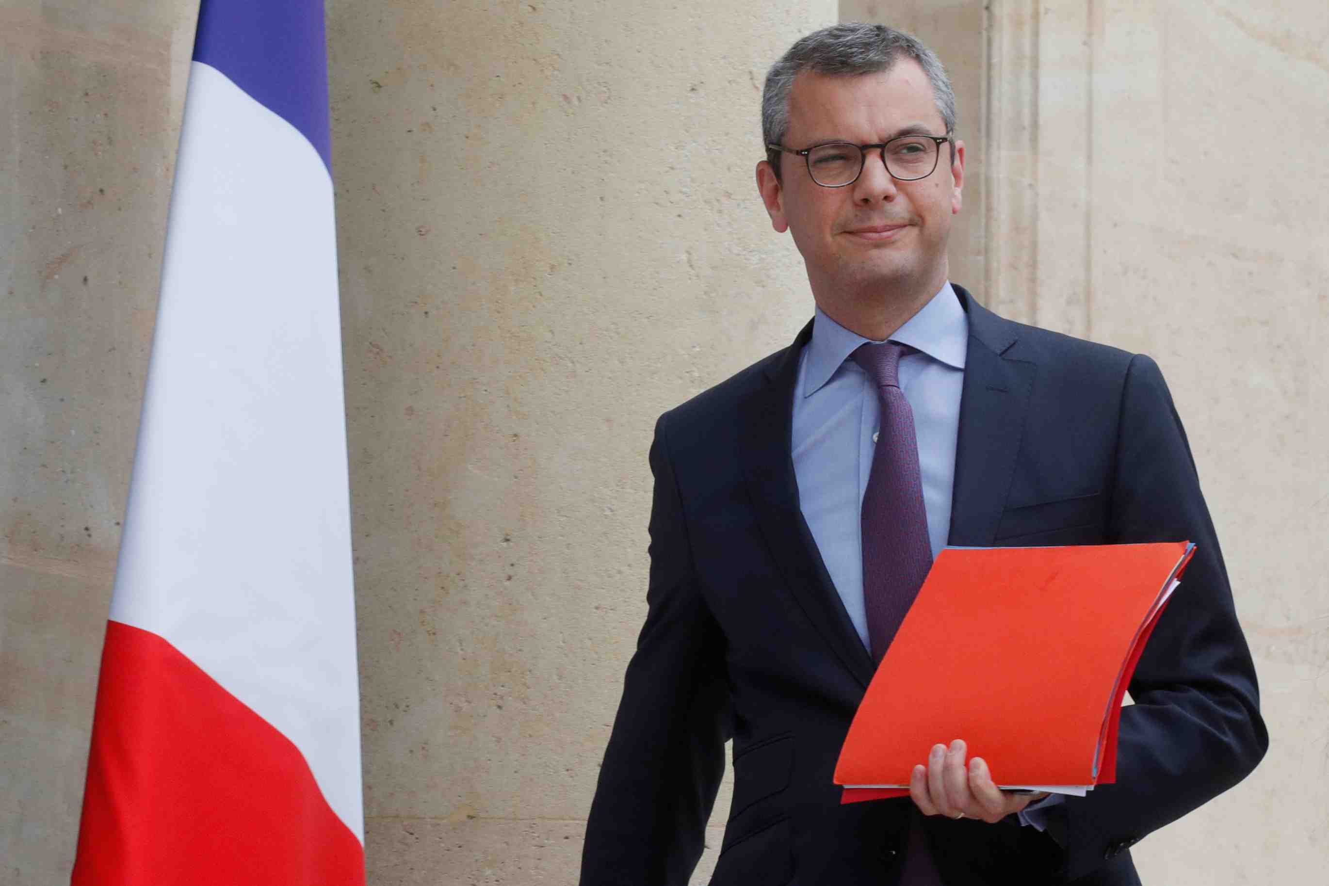 Kohler "conserve la confiance" de macron, selon griveaux