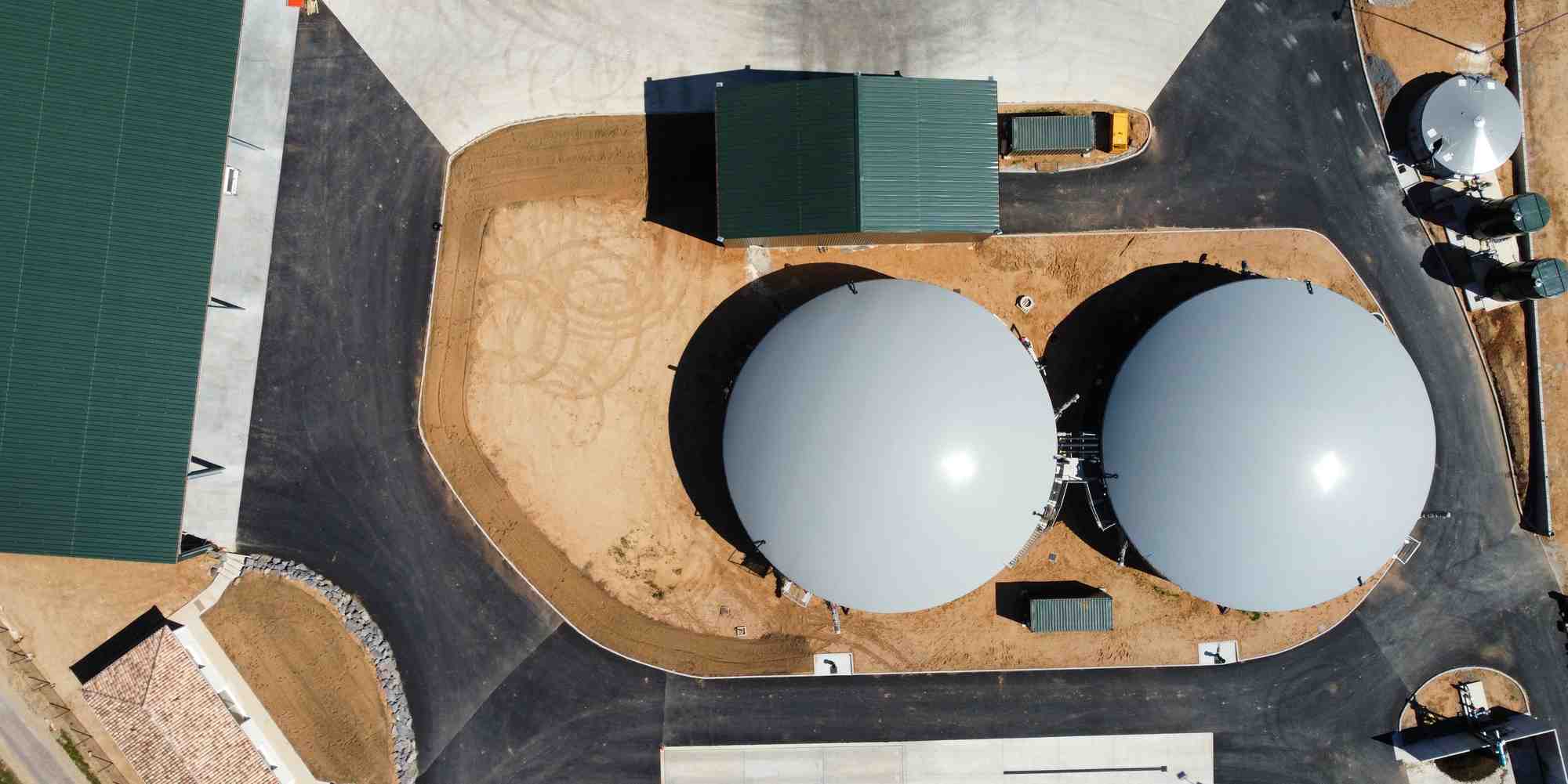 Dans l'Hérault, Biométhagri34, inaugurée au printemps 2022 sur une exploitation céréalière de 600 hectares, est la première unité de méthanisation agricole du département.