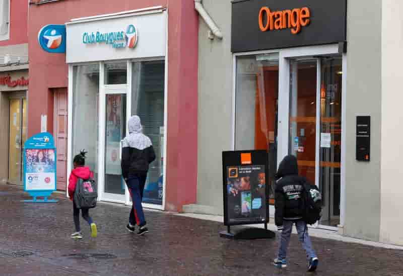 Le president de l'arcep met en garde orange et bouygues des "lignes rouges"