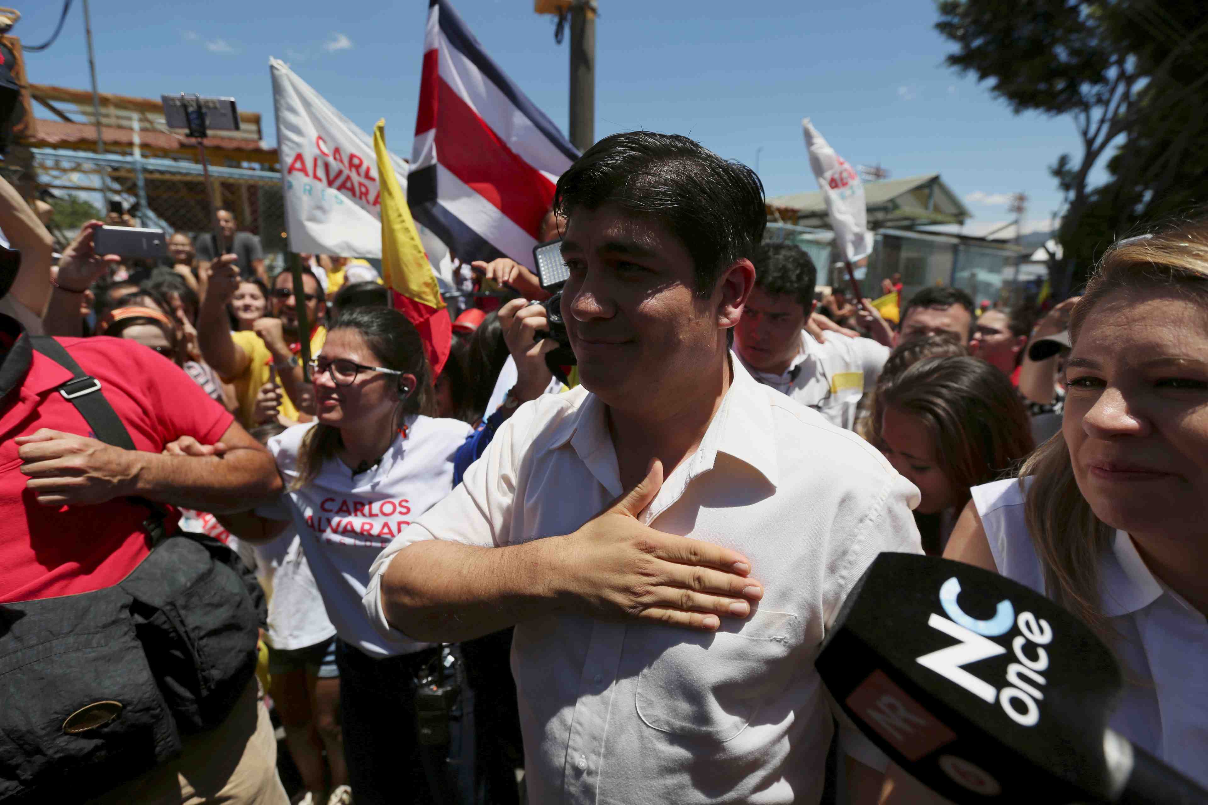 Costa rica: le candidat de centre gauche gagne la presidentielle