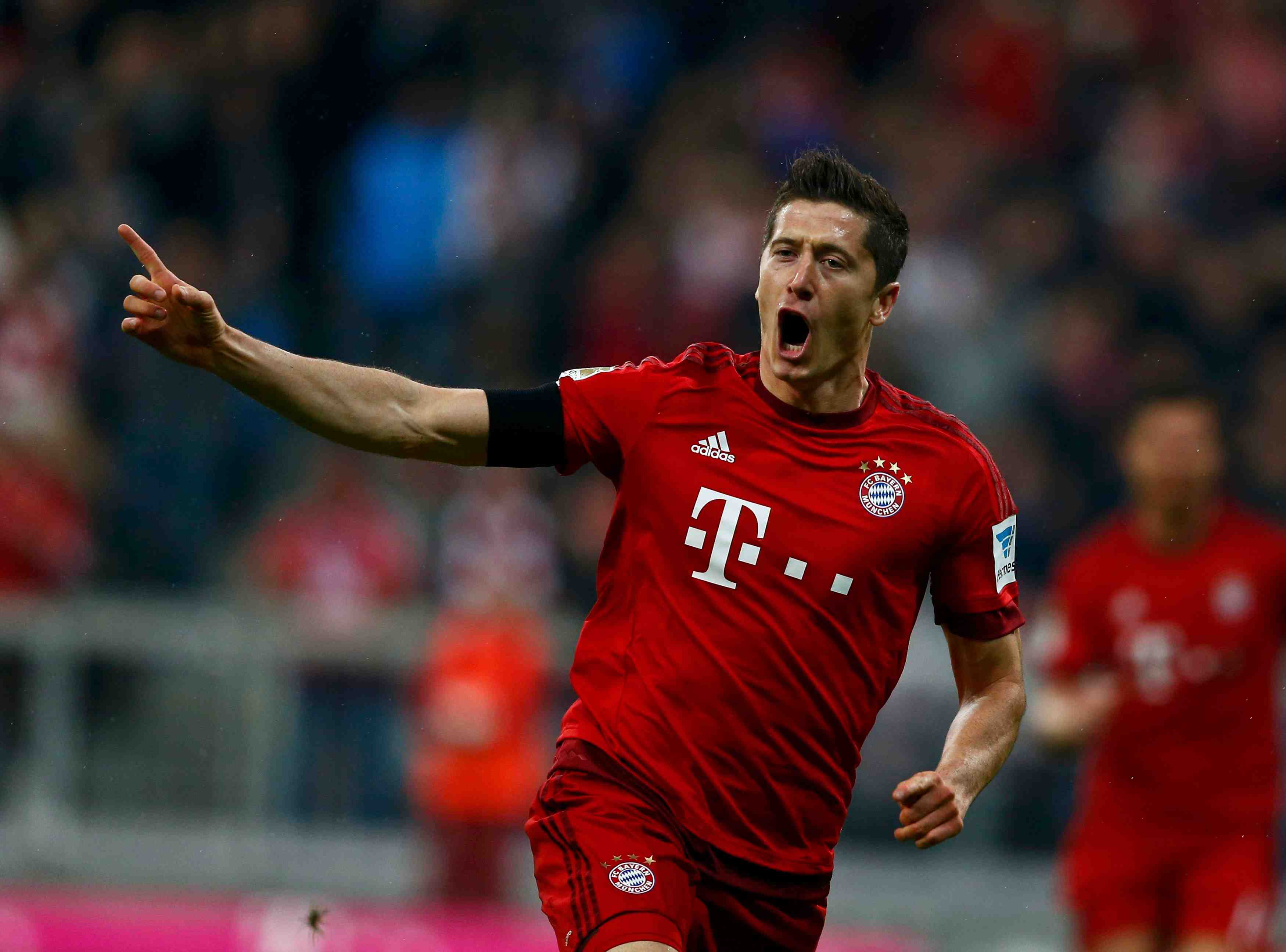 Un lewandowski historique face a wolfsburg