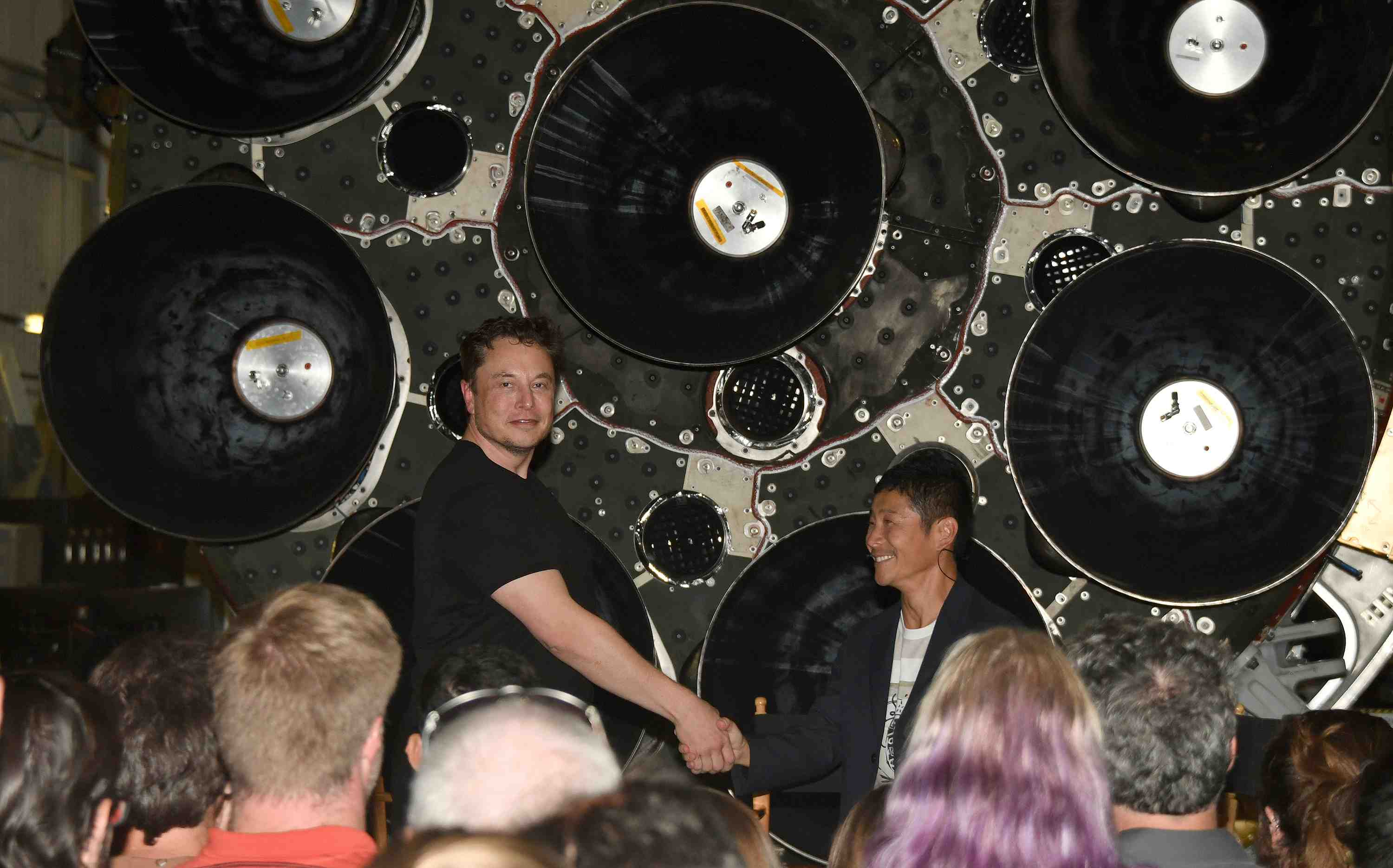 Le magnat japonais maezawa, premier passager prive de spacex