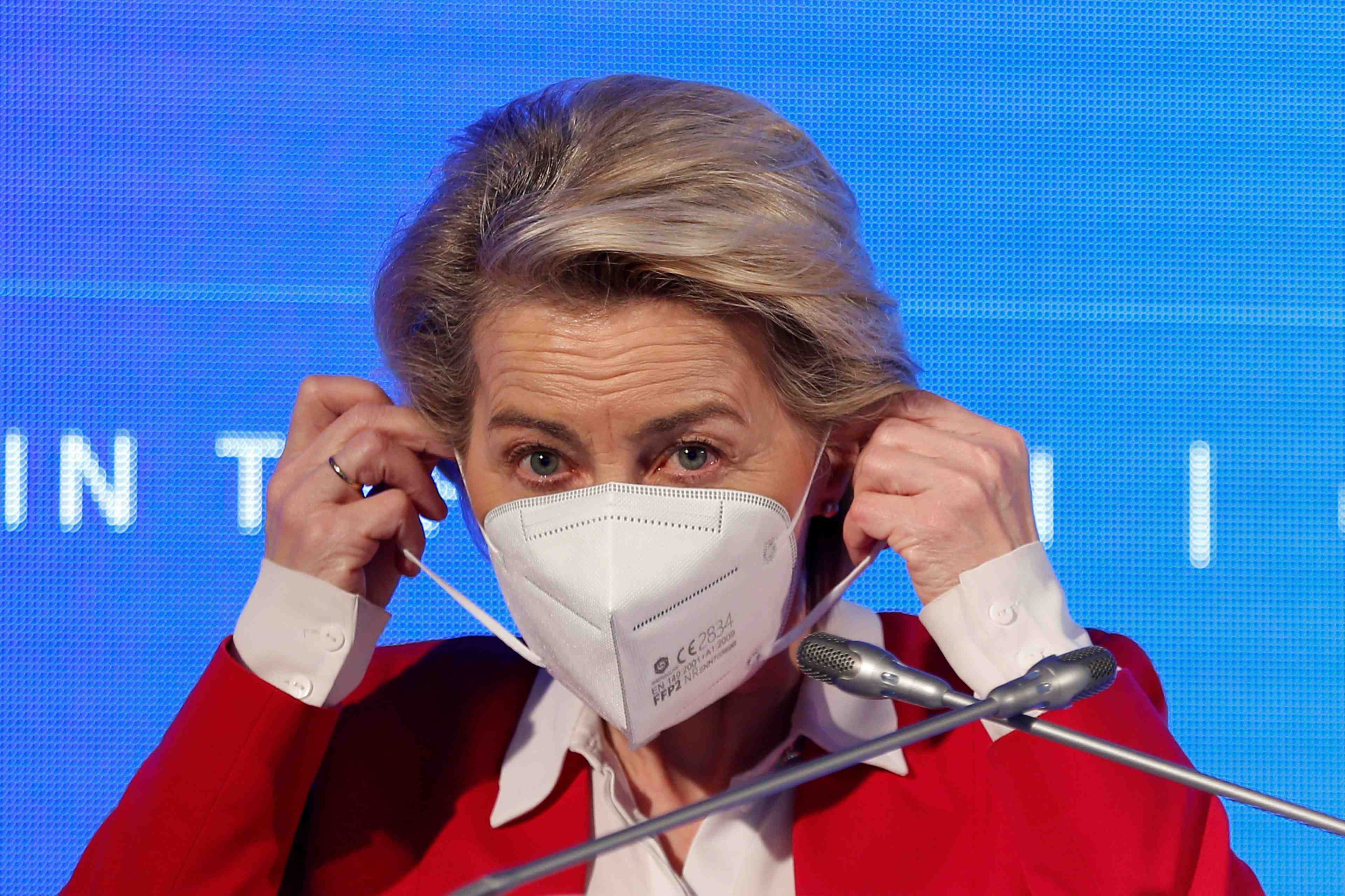 Erdogan et michel cote a cote, von der leyen incredule