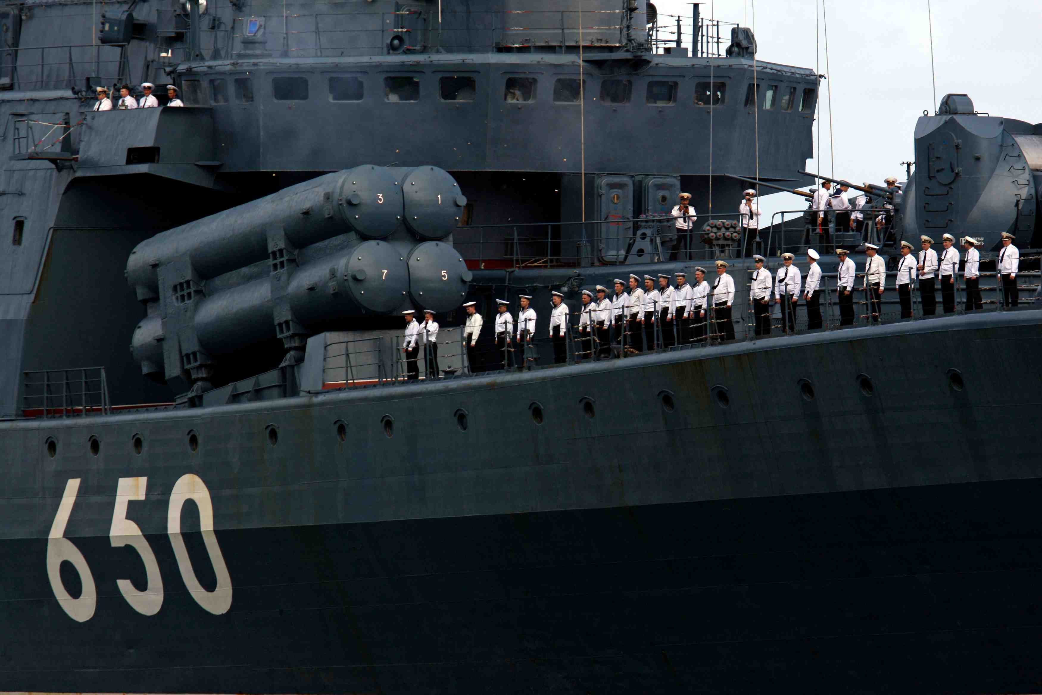 Six navires de guerre russes en route vers la mer noire, selon interfax
