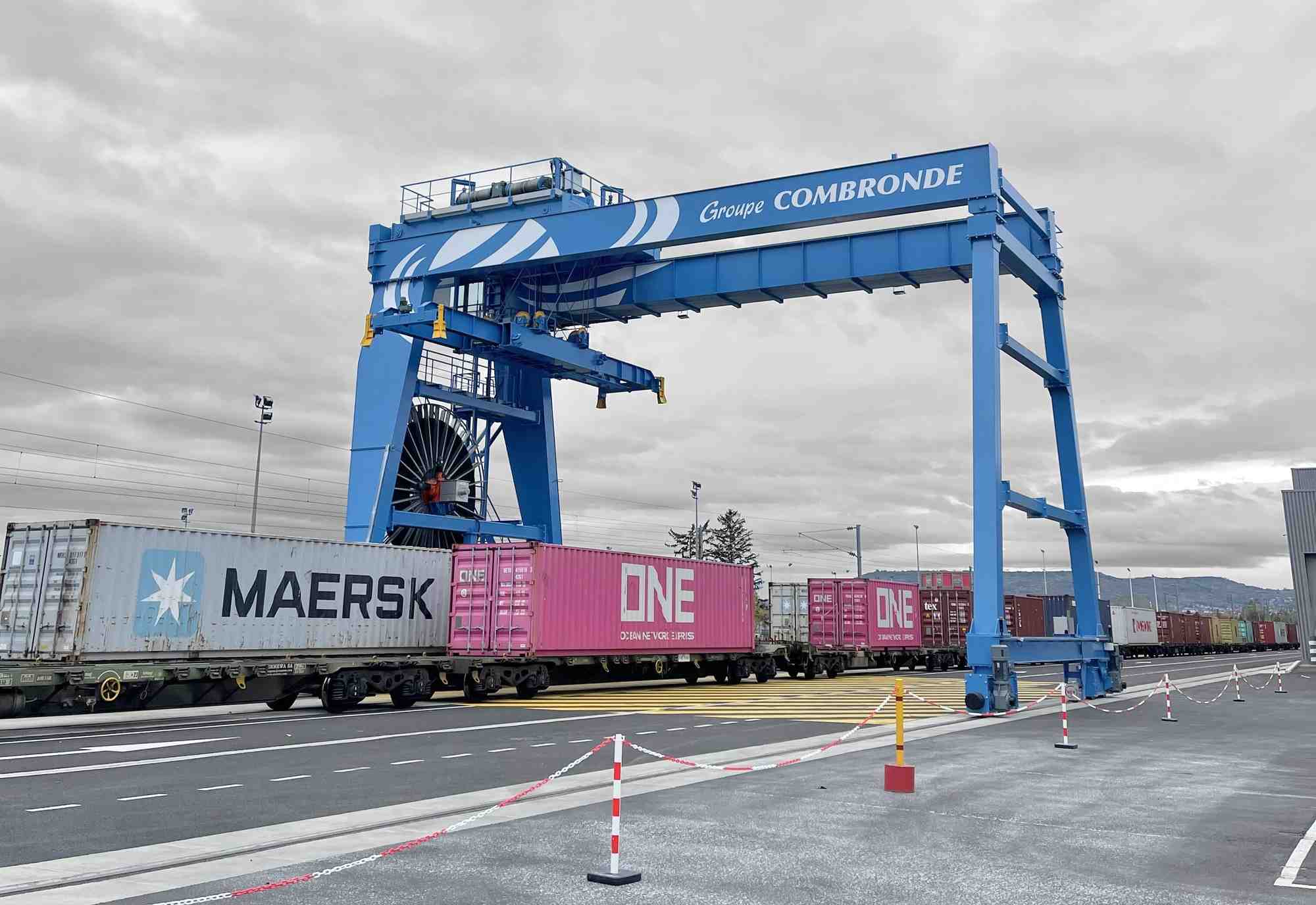 Le site de La Combaude est équipé de rails et permettra d'acheminer des marchandises entre Clermont-Ferrand et le port du Havre.