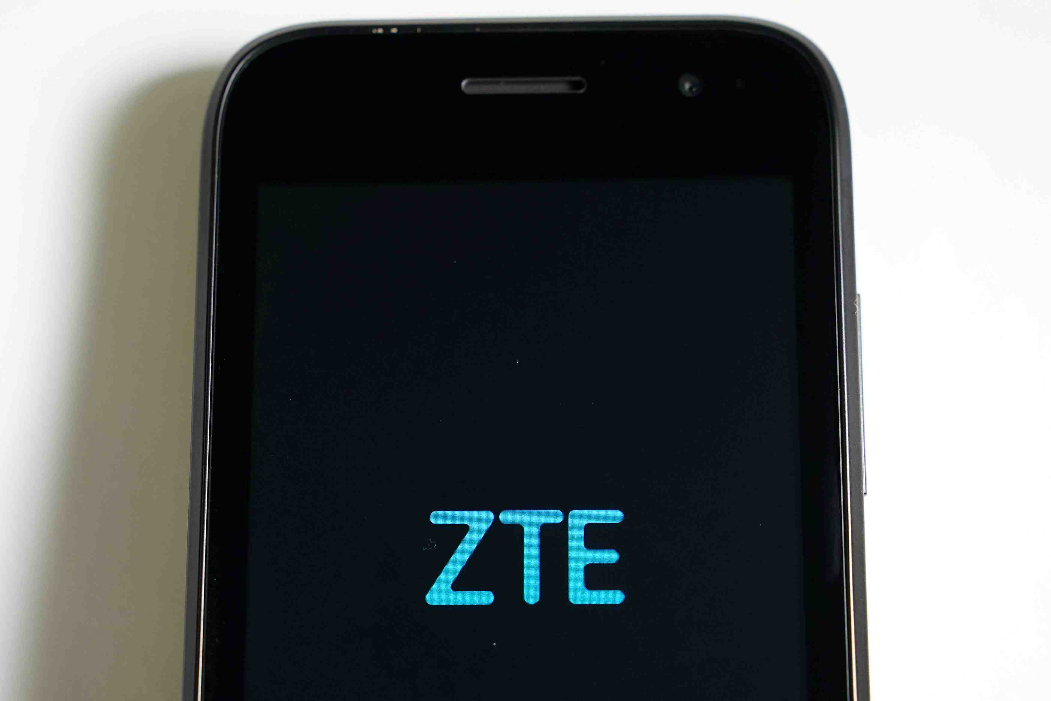 Le chinois zte contraint de cesser ses principales activites