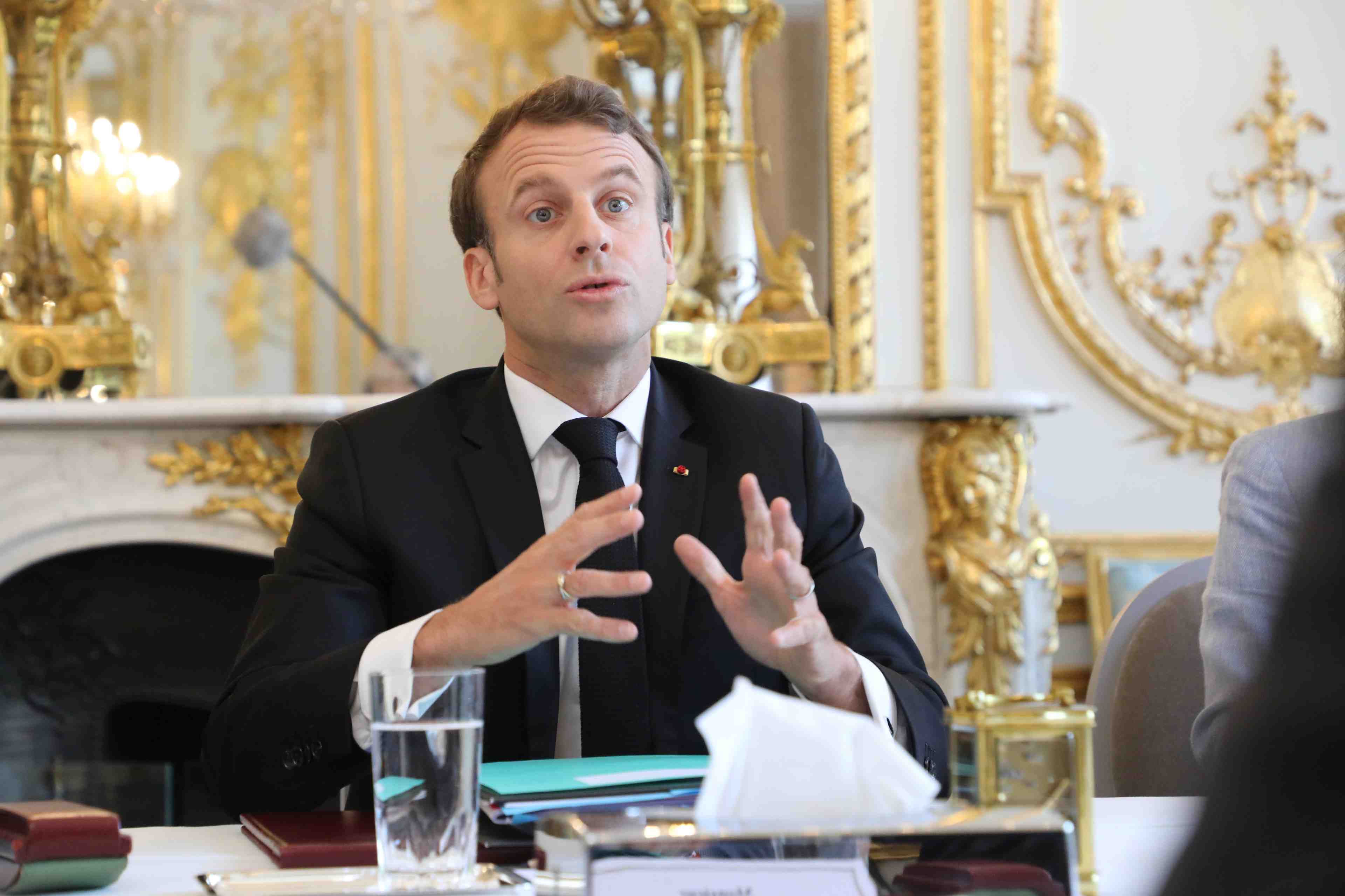 Macron "pret" a abaisser le droit de vote a 16 ans