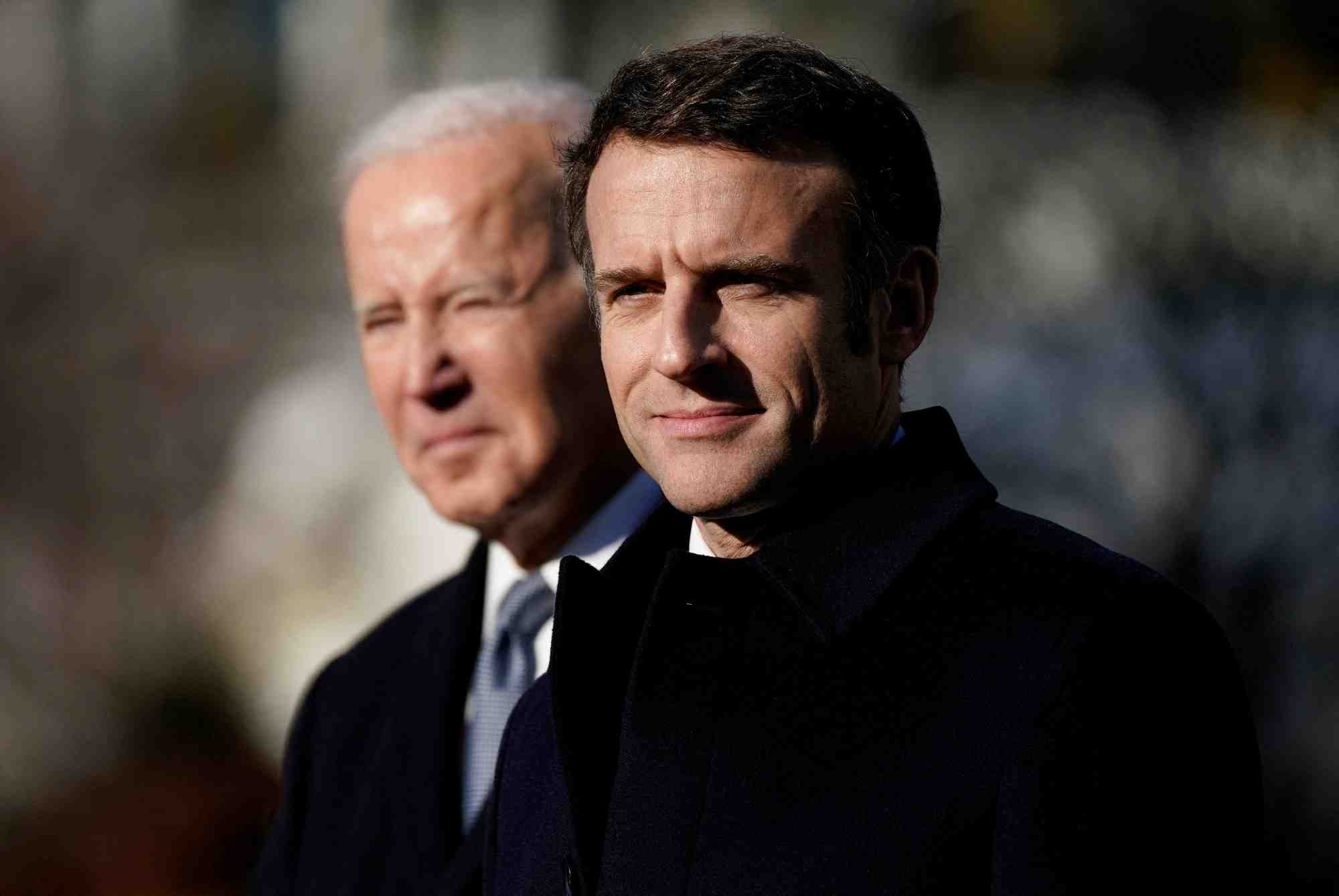 Le president americain joe biden accueille le president francais macron pour une ceremonie officielle d'arrivee a la maison blanche a washington