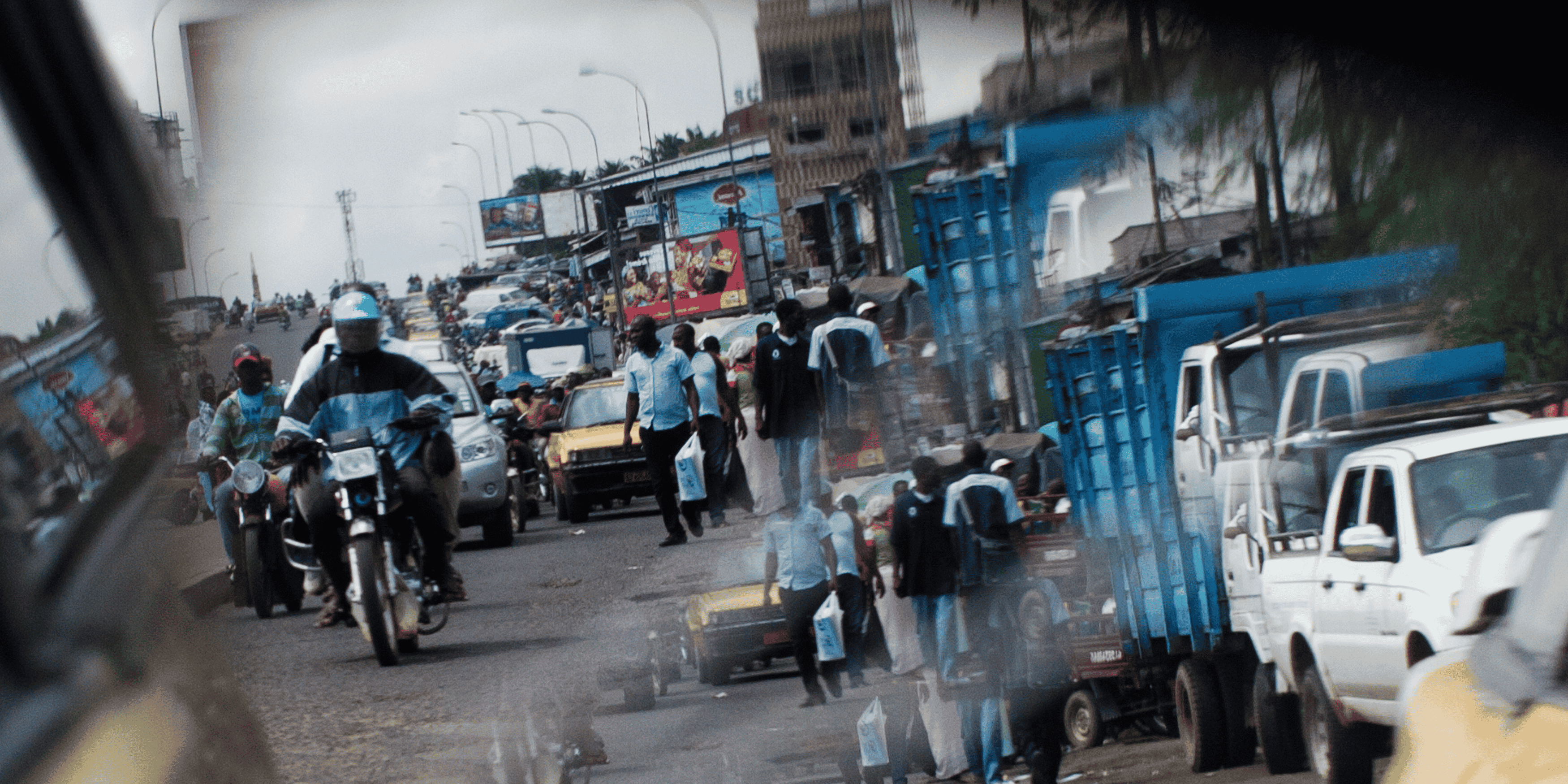 Douala Cameroun Circulation Trafic route motos afrique