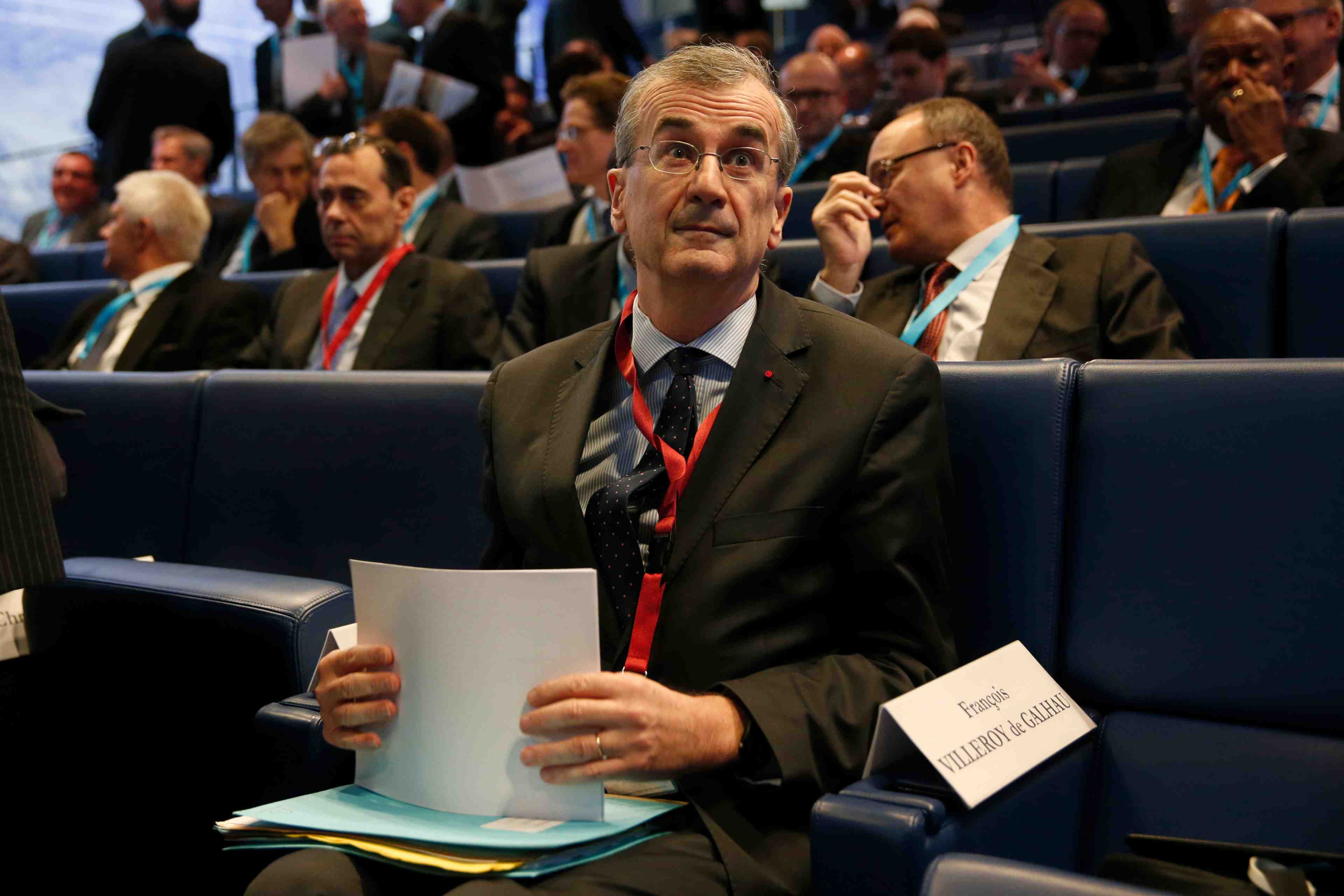 La bce ne se laissera pas influencer par les politiques budgetaires, dit villeroy