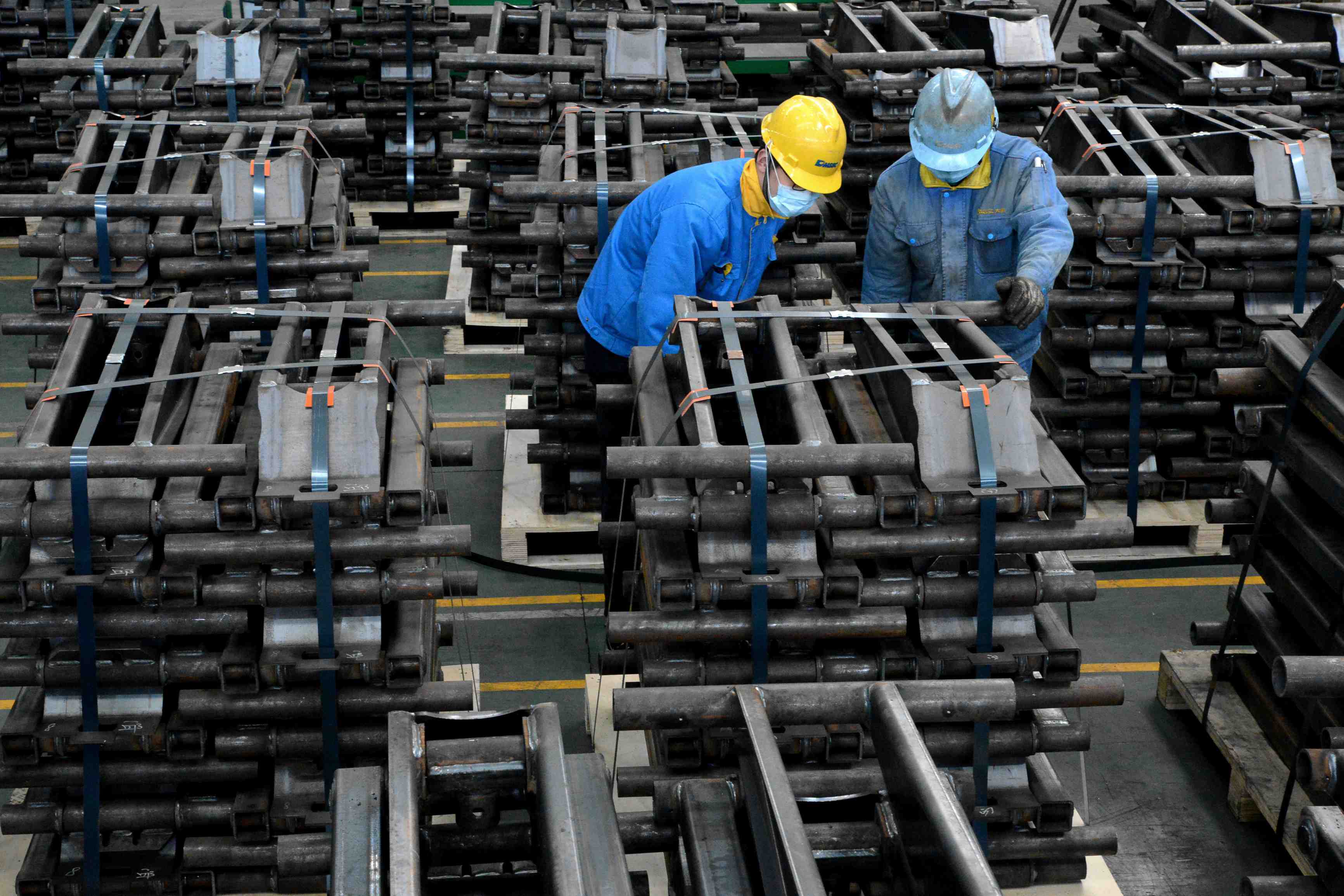 Chine: les exportations battent le consensus malgre un ralentissement