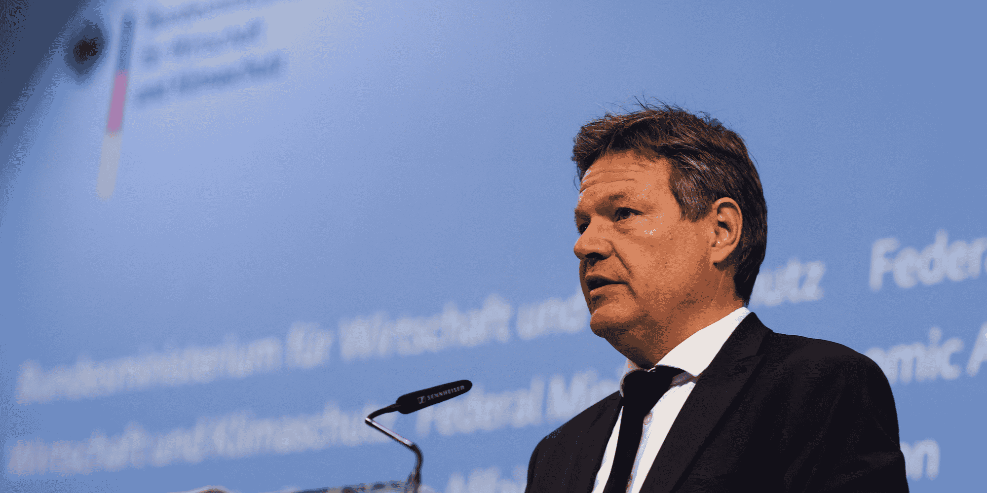 Allemagne: habeck met en garde contre des fermetures dans l'industrie faute de gaz, rapporte la presse
