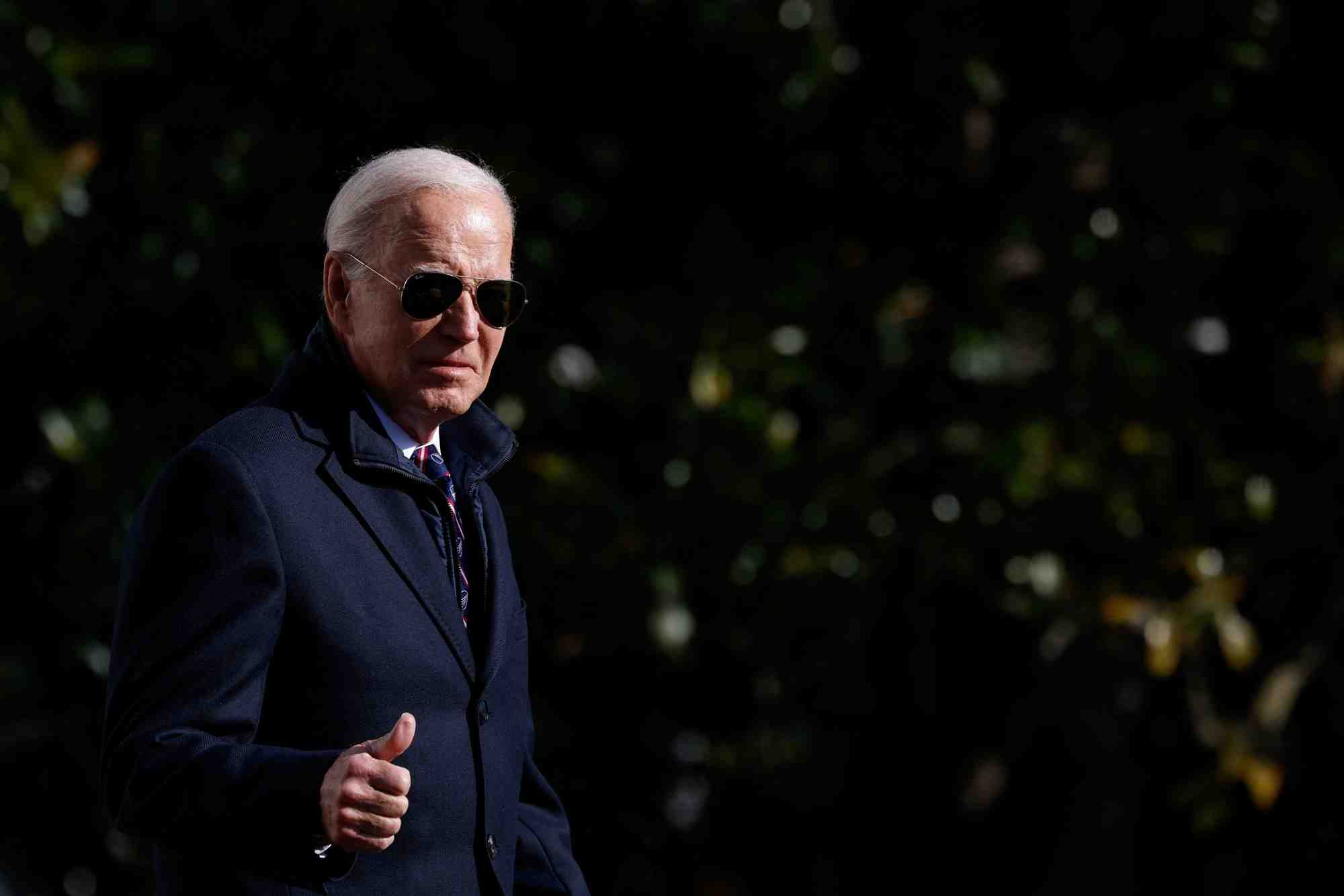 Le president americain joe biden quitte la maison blanche a washington