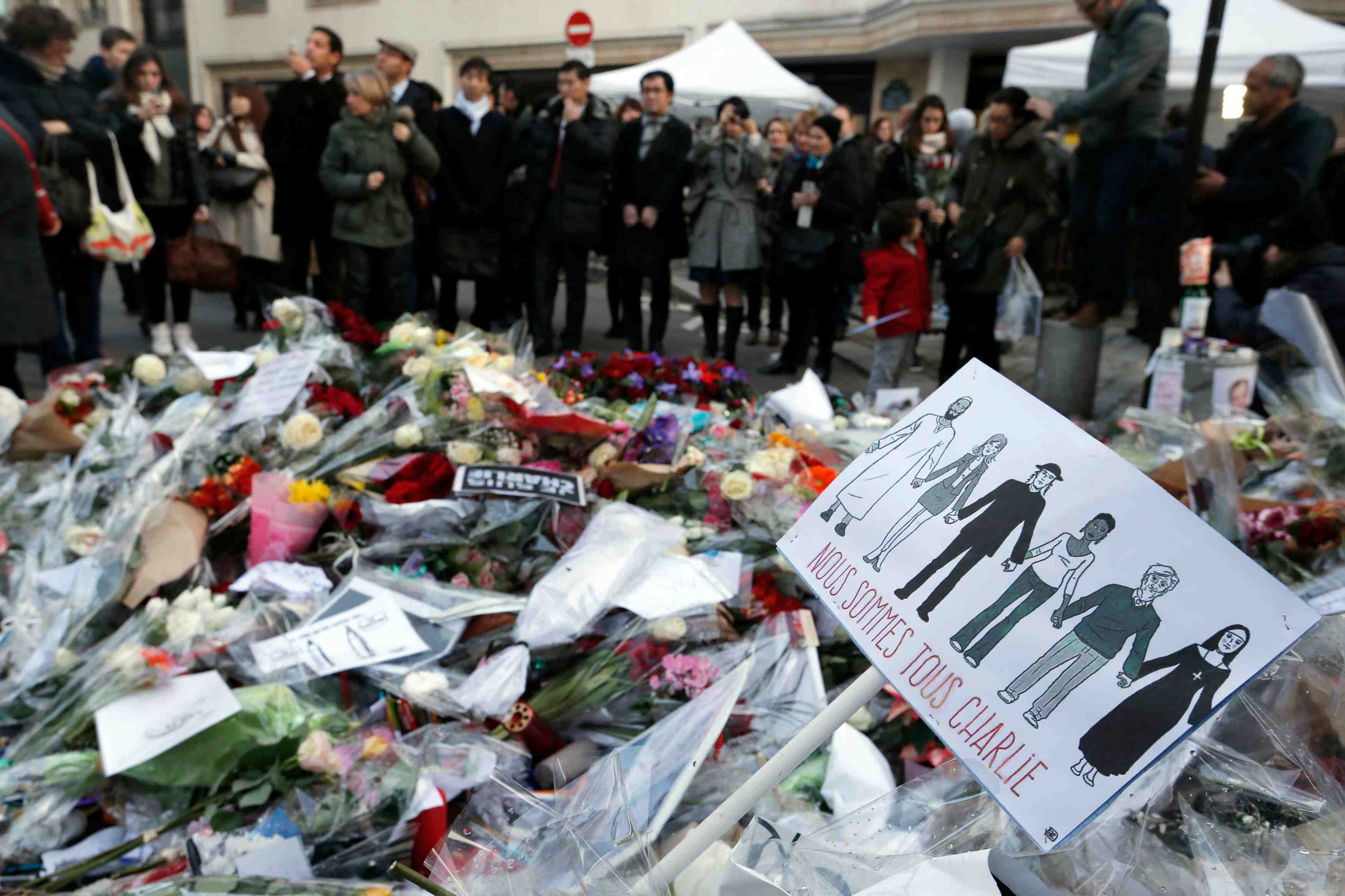 Prolongation des gardes a vue de neuf personnes dans l'enquete sur les attentats