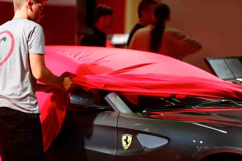 Ferrari prevoit de lever jusqu'a 900 millions de dollars lors de son ipo a new york