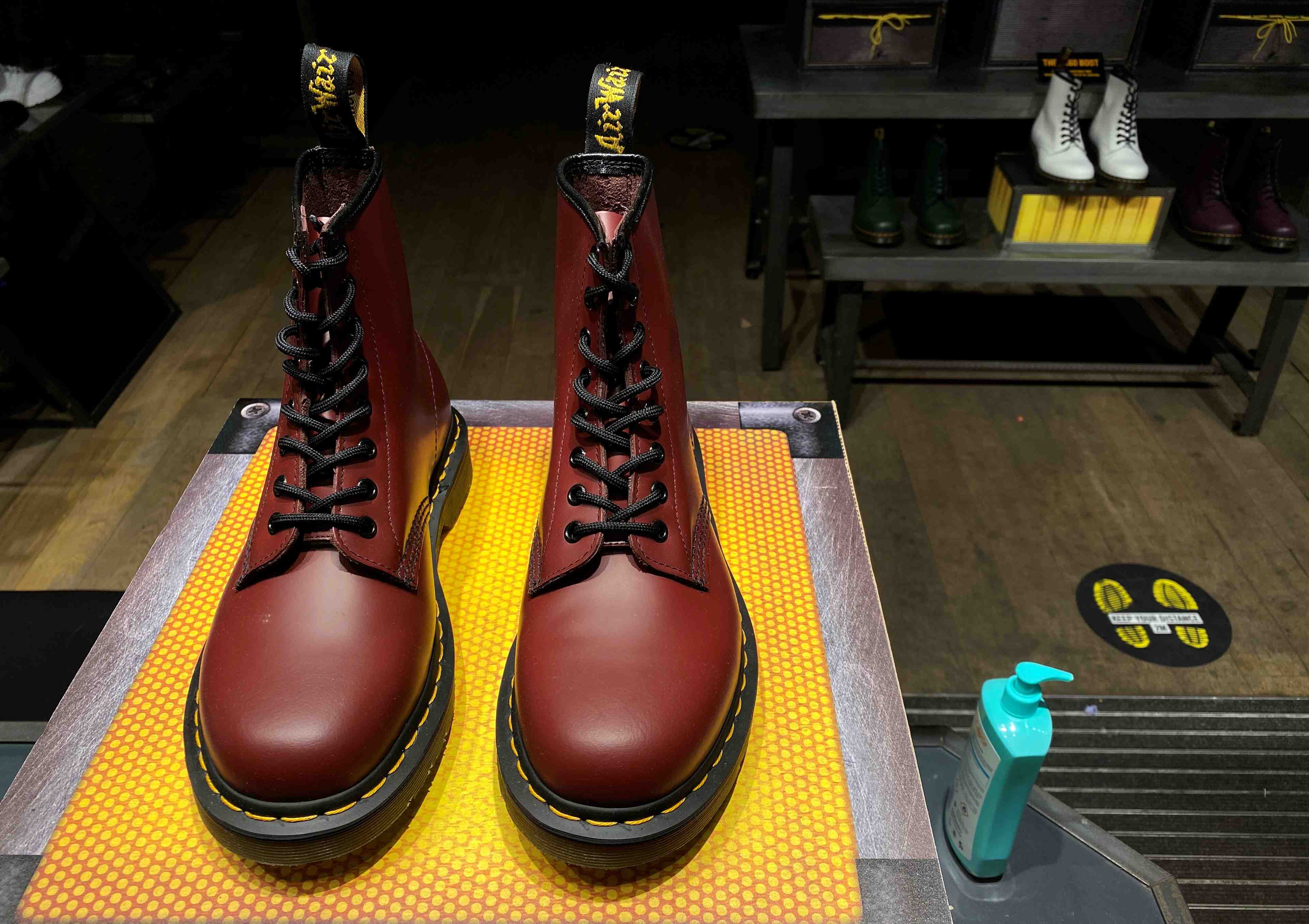 L'entree en bourse de dr. martens devrait rapporter £1,3 milliard