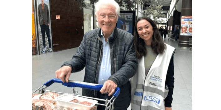 Mains d'argent propose l'accompagnement des personnes âgées par des étudiants dans les grandes surfaces ou centres commerciaux.
