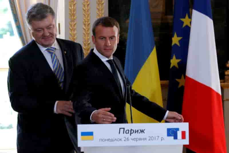 Macron ecarte pour l'heure toute alternative a l'accord de minsk