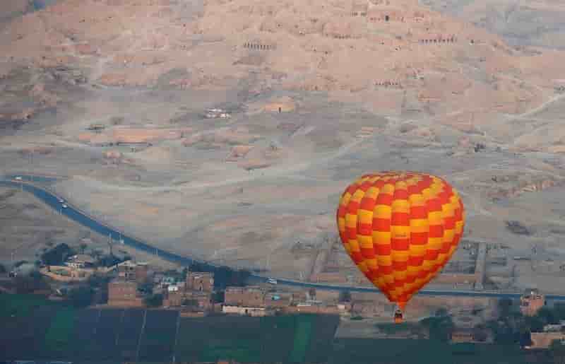 Une touriste tuee dans un accident de montgolfiere en egypte