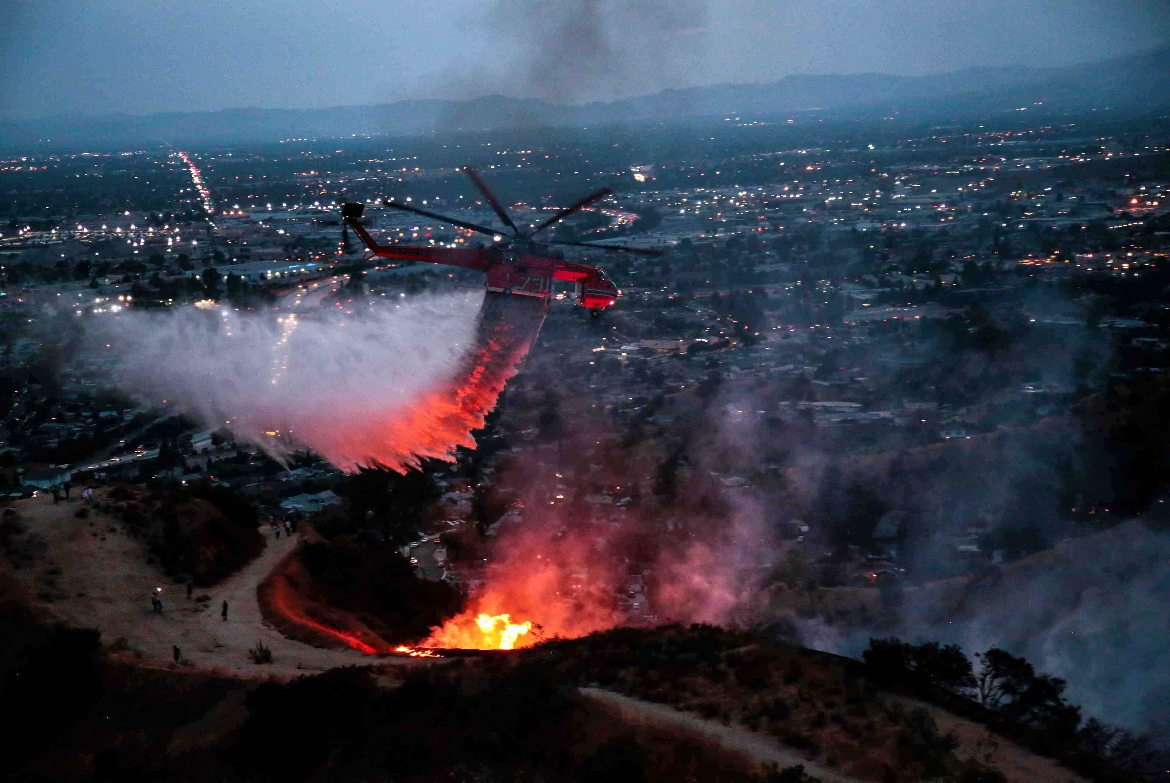 Incendie en bordure nord de los angeles, 700 maisons evacuees