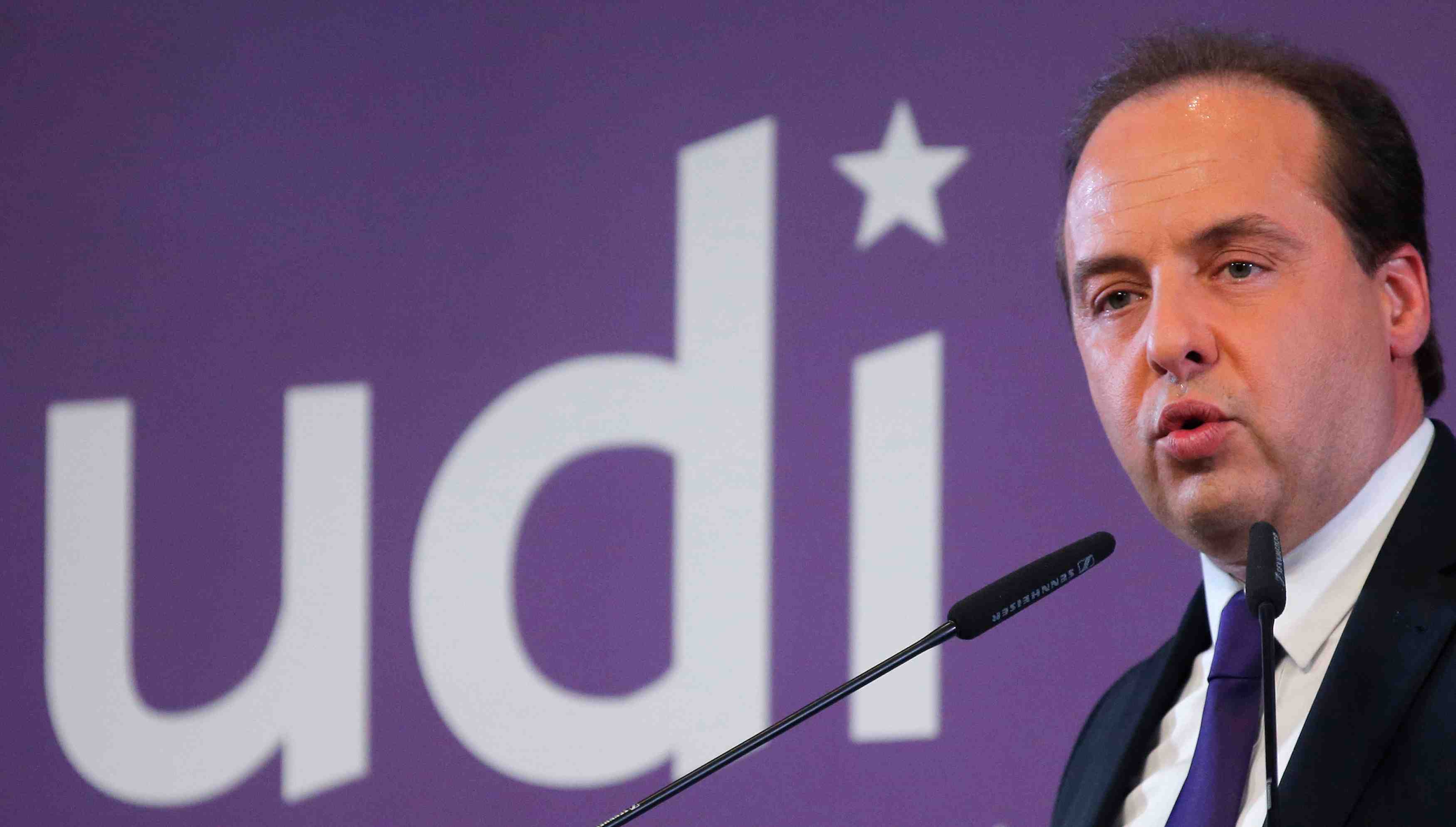 Lagarde fustige un gouvernement qui "n'ecoute personne"