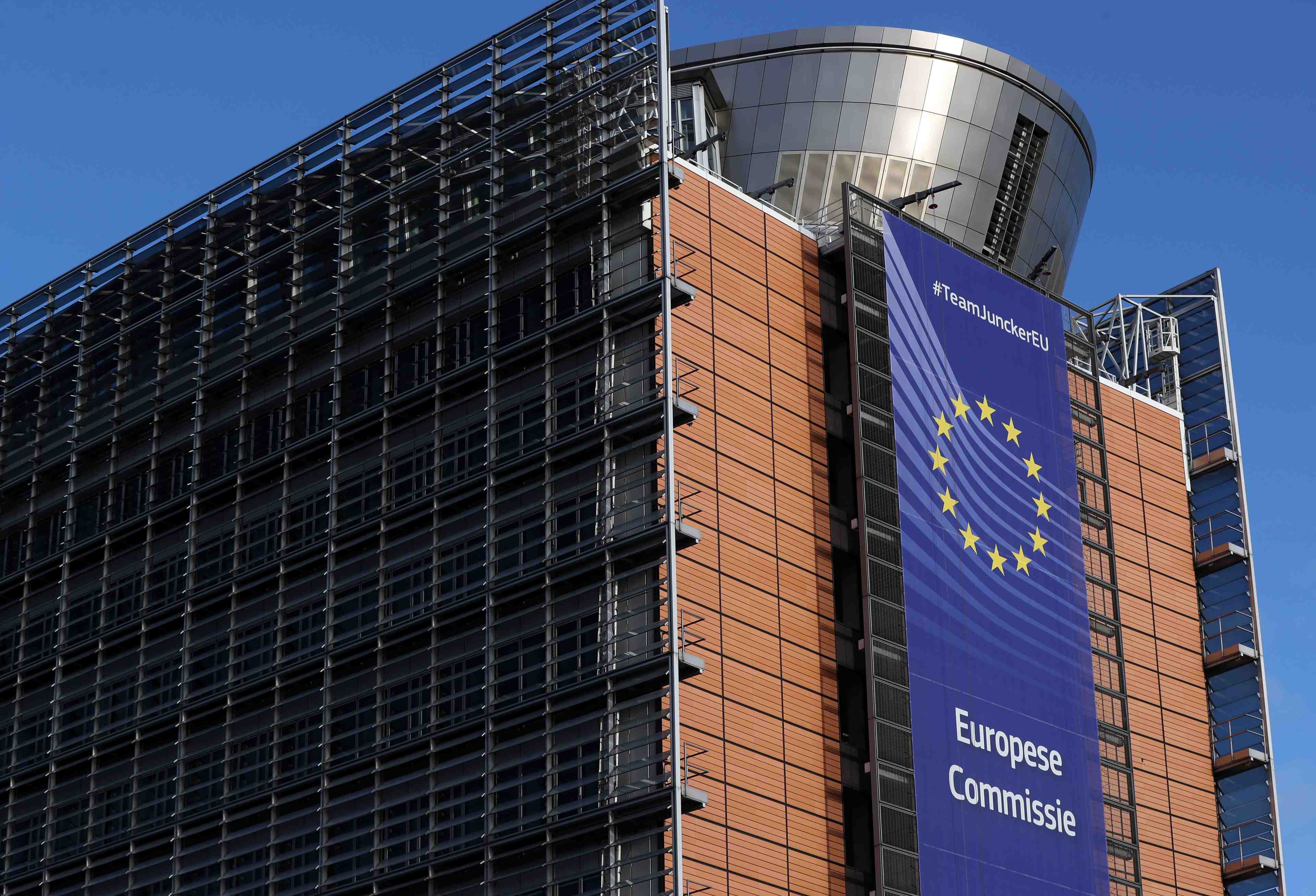 La commission assure que l'ue restera unie face aux usa