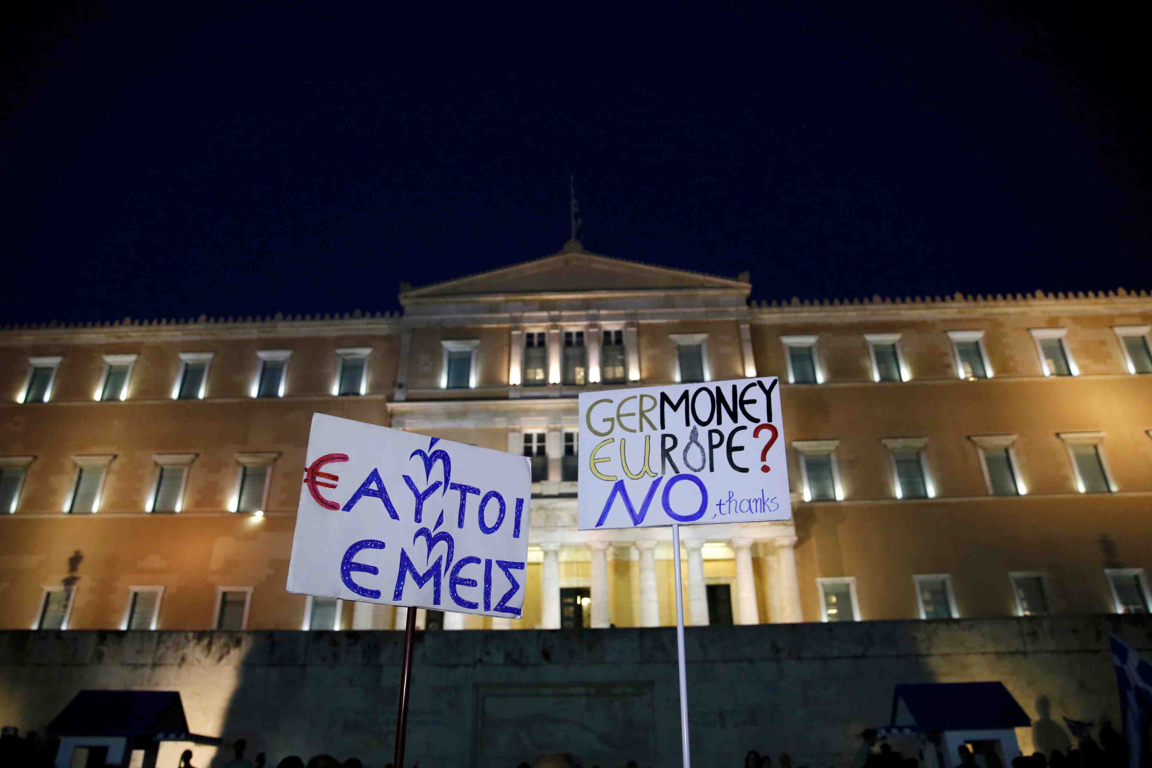 Le "non" l'emporterait en grece, mais l'ecart se reduit