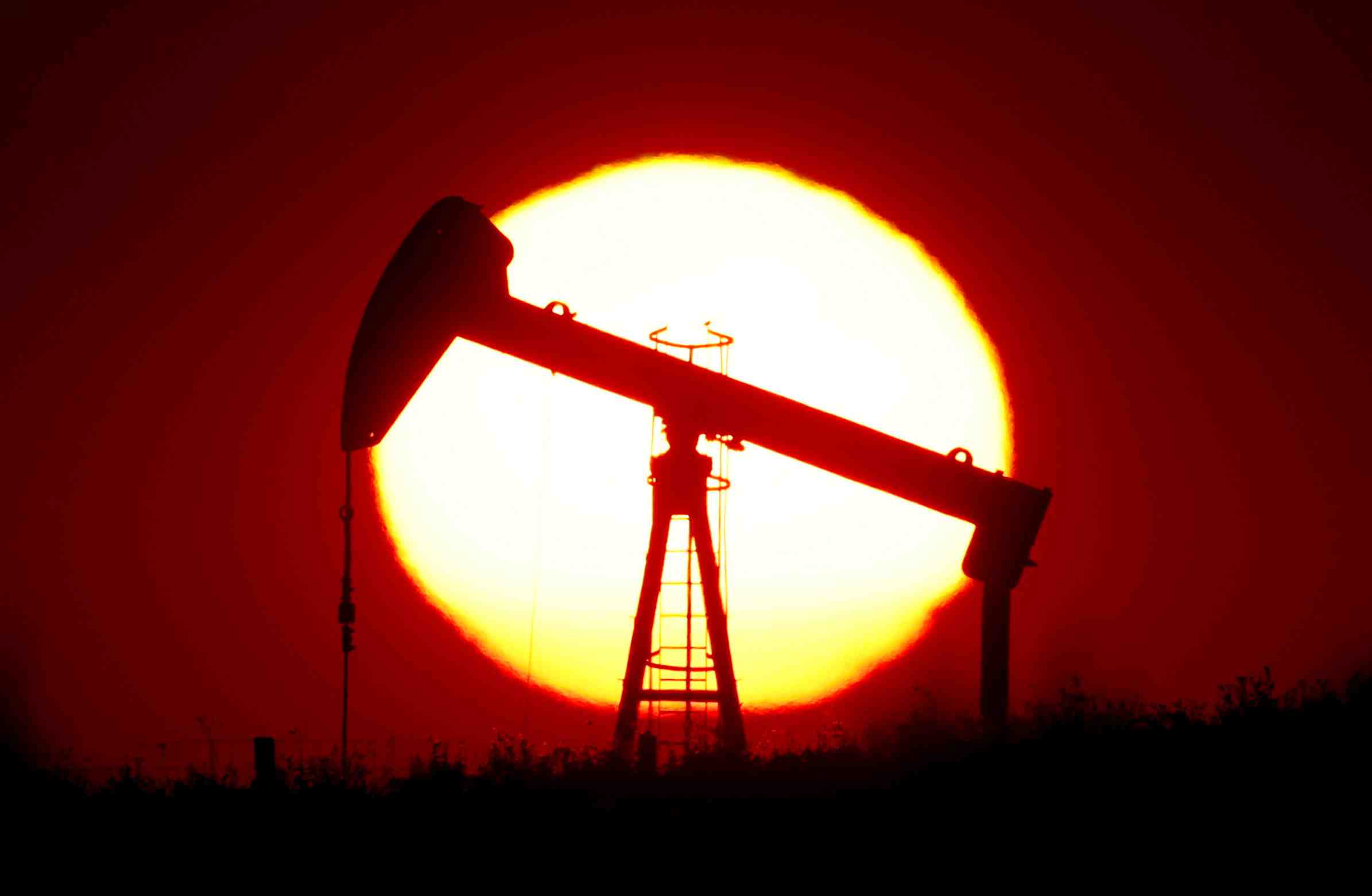 Paris va reduire ses garanties a l'export pour l'energie fossile