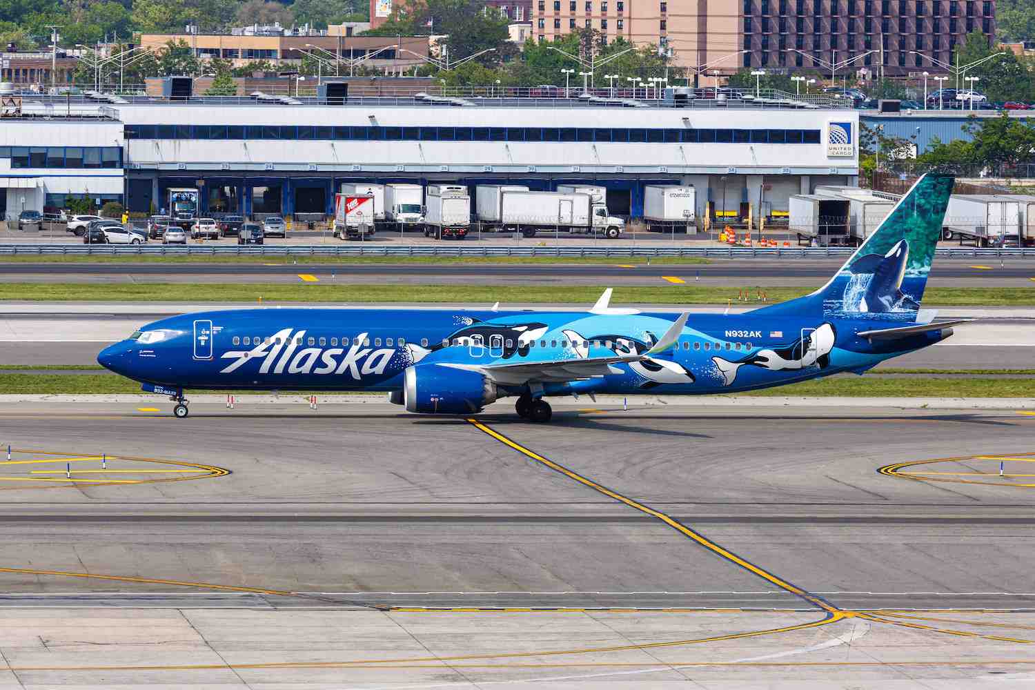 Alaska Airlines a immédiatement cloué ses 737 MAX 9 au sol après l'incident de vendredi.
