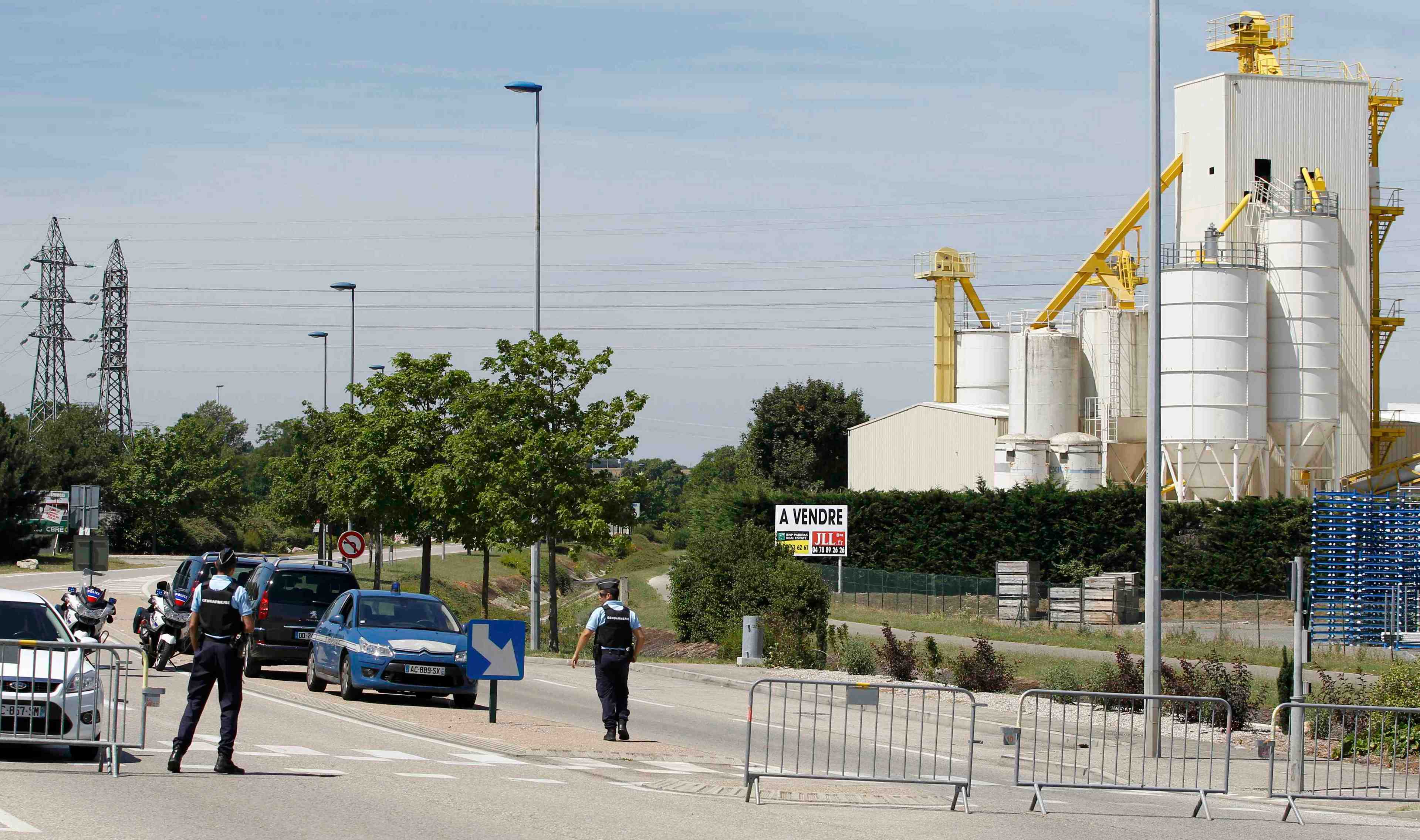 La france visee par un nouvel attentat, un mort, deux blesses