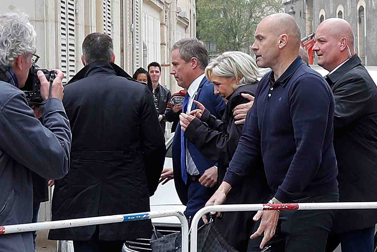 Les impairs en serie sement le doute dans le camp le pen