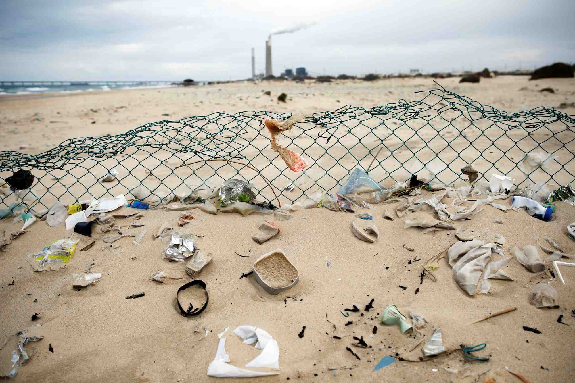 Paris appele a faire plus contre les plastiques en mediterranee