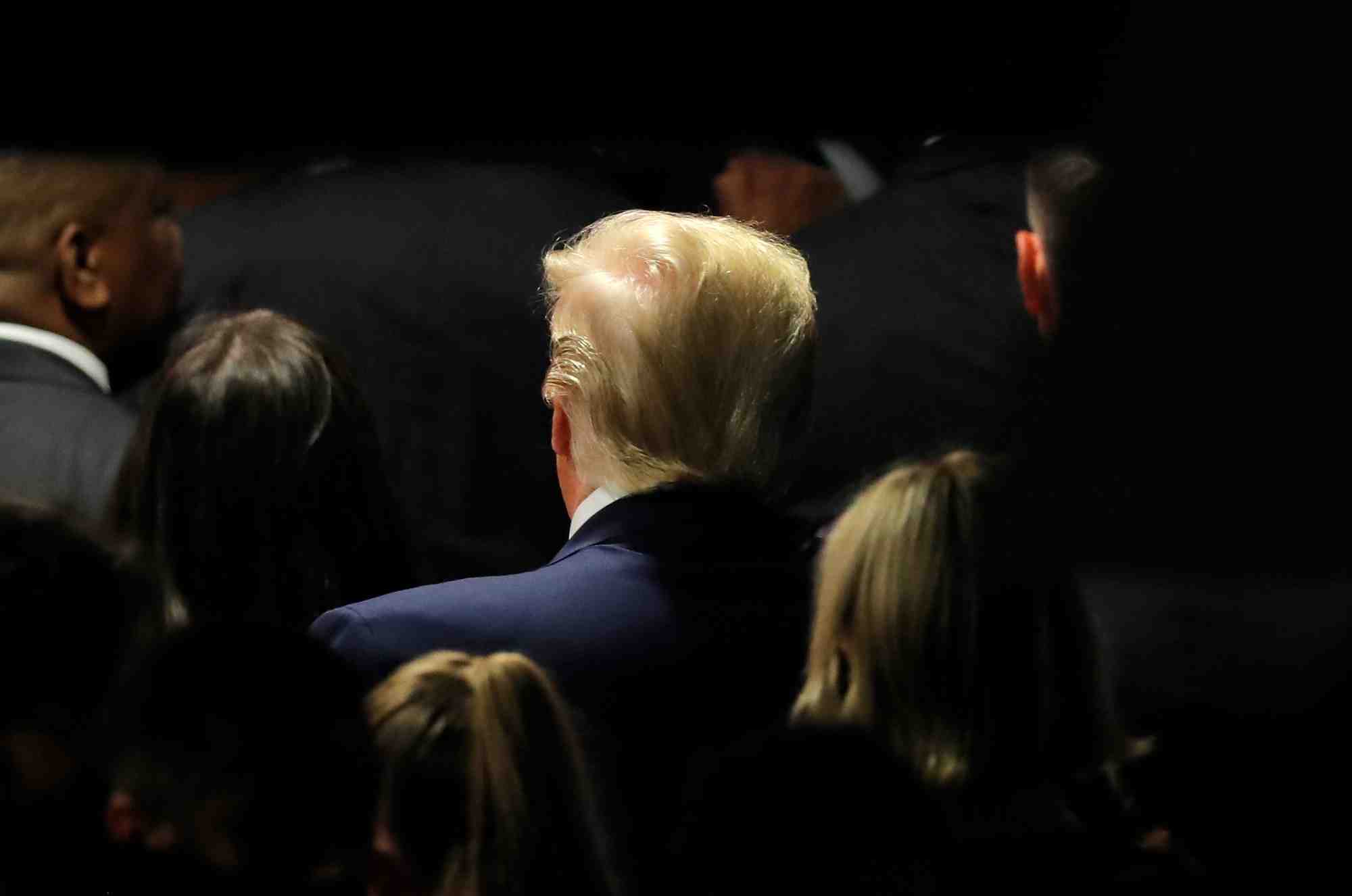 Lors du sommet de l'ONU sur l'urgence climatique, le 23 septembre 2019, à New York, le président Donald Trump a fait une apparition surprise de quelques minutes, le temps d'applaudir l'allocution du premier ministre indien Narendra Modi, et quittant l'enceinte avant le discours de la jeune activiste suédoise Greta Thunberg, qui déclarera à la tribune : «Vous m’avez volé mes rêves et mon enfance avec vos paroles creuses!»