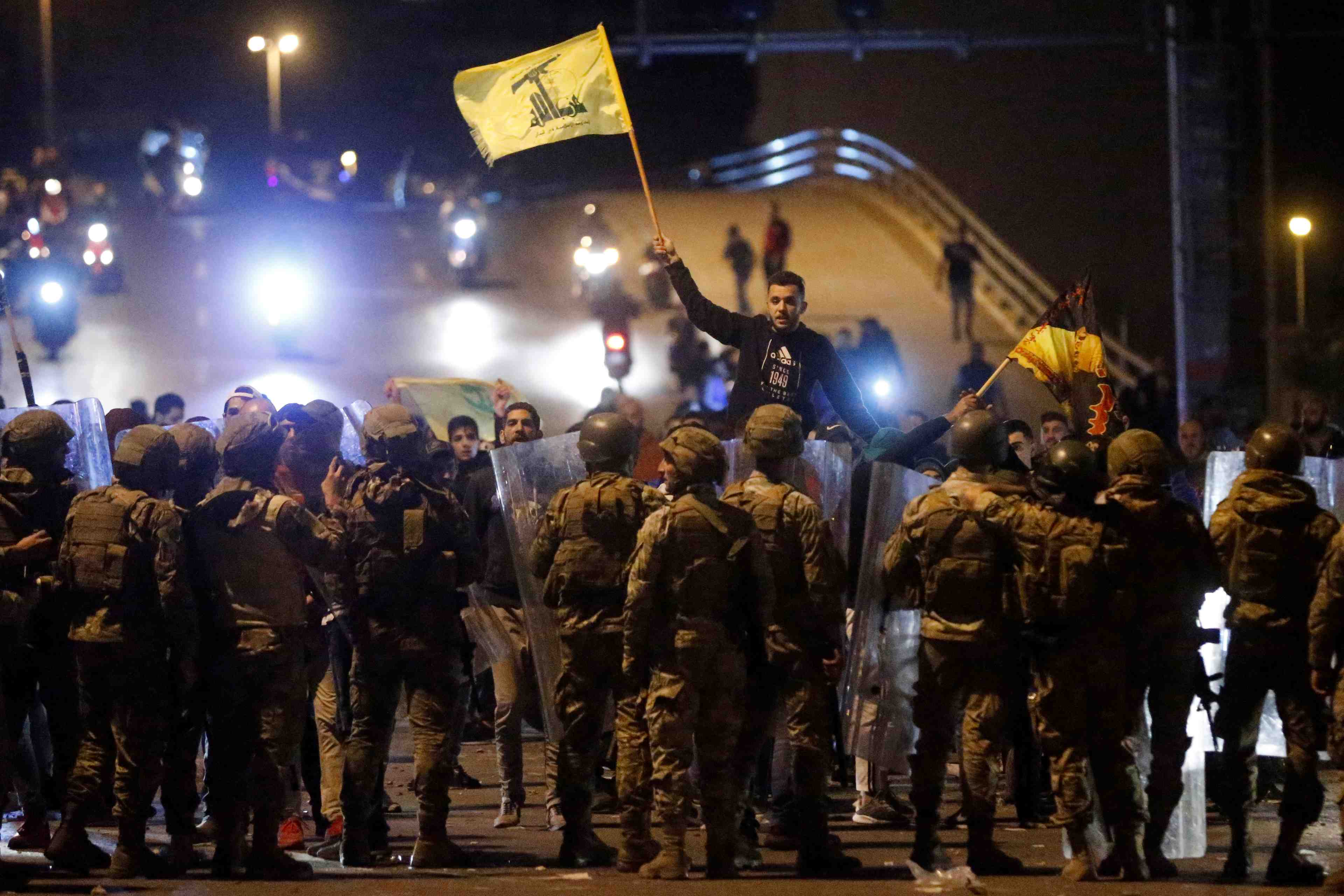 Liban: altercation entre manifestants et partisans du hezbollah