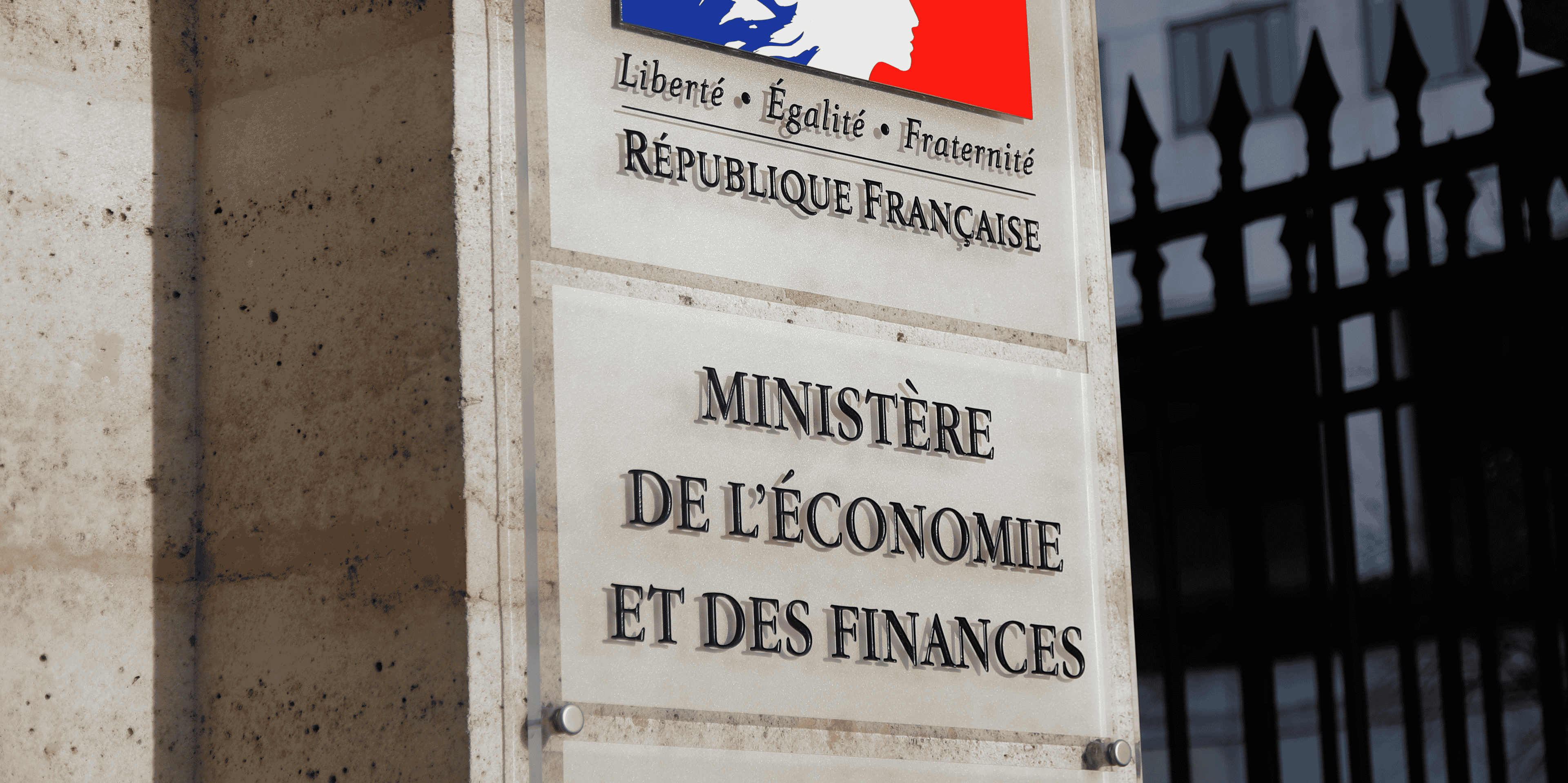 France: des depots petroliers bloques, reunion lundi a bercy