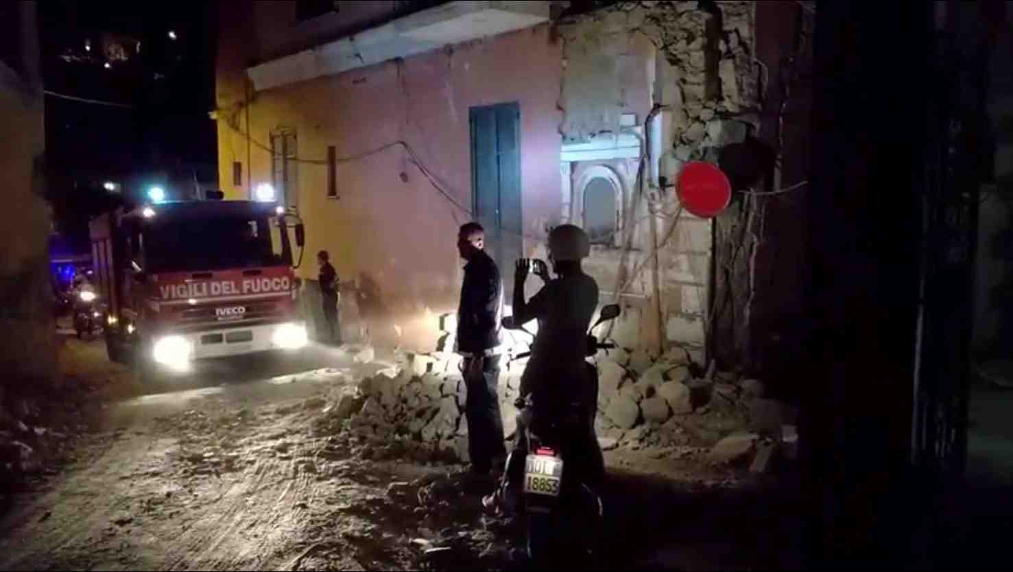 Seisme a ischia dans la baie de naples : un mort et 25 blesses
